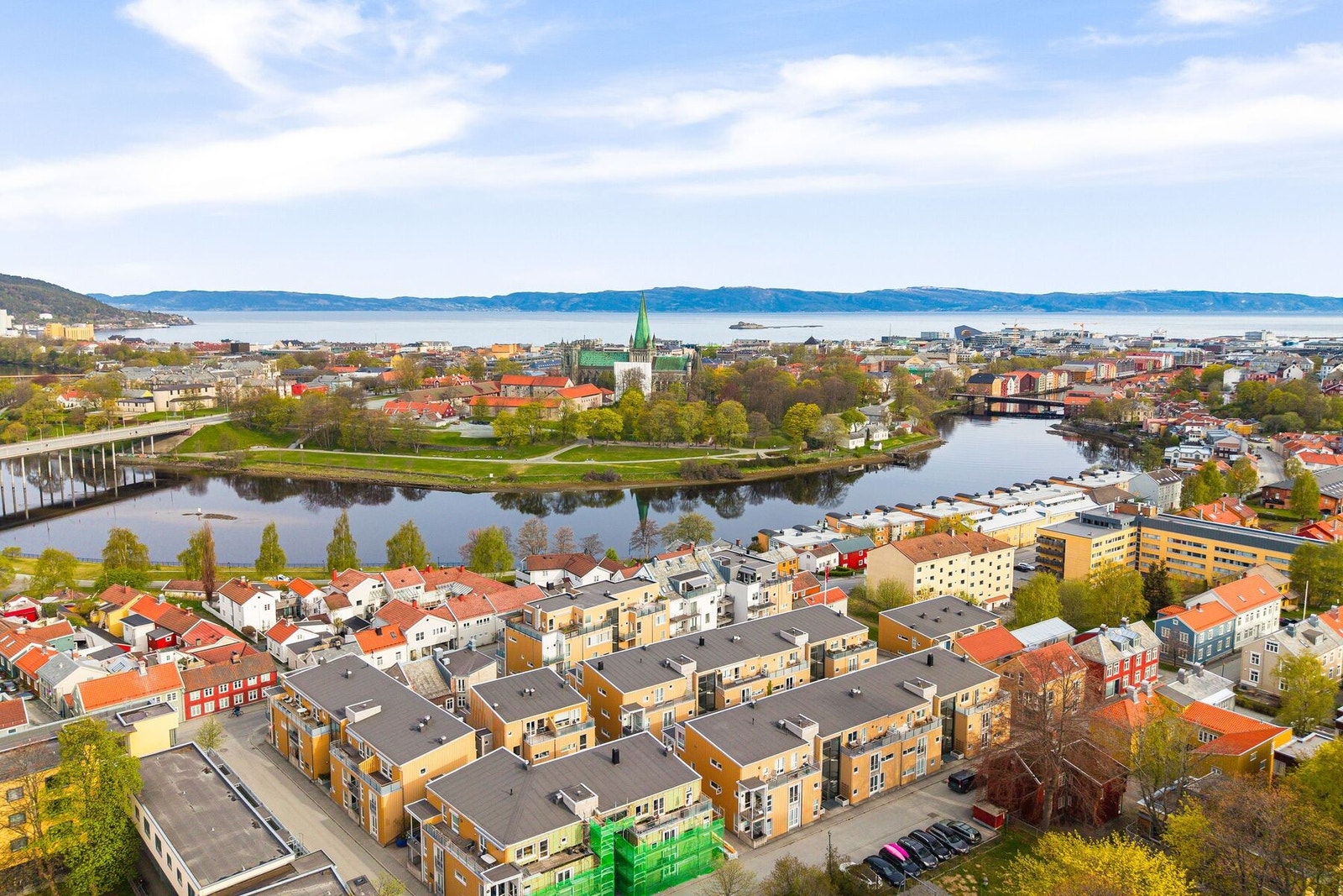 Området byr på turmuligheter langs flotte Nidelva, inn til byen over Gamle Bybro og på historiske Bakklandet. Galleribilde
