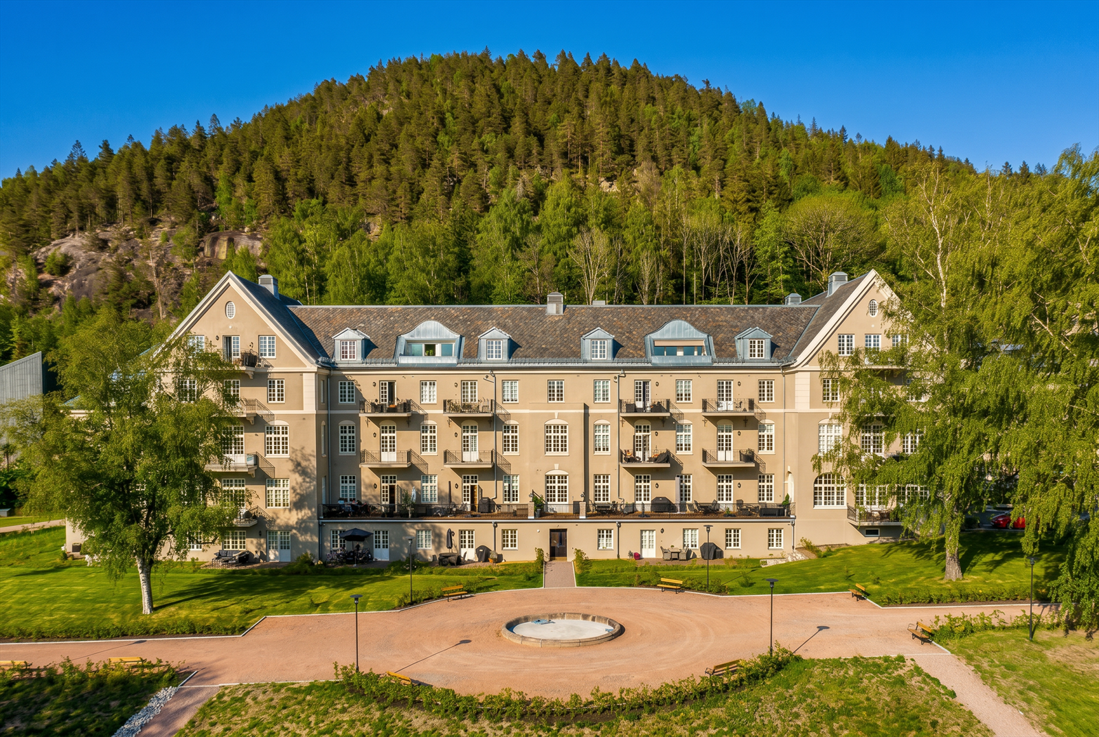 Idyllisk område beliggende i beste Lier Galleribilde