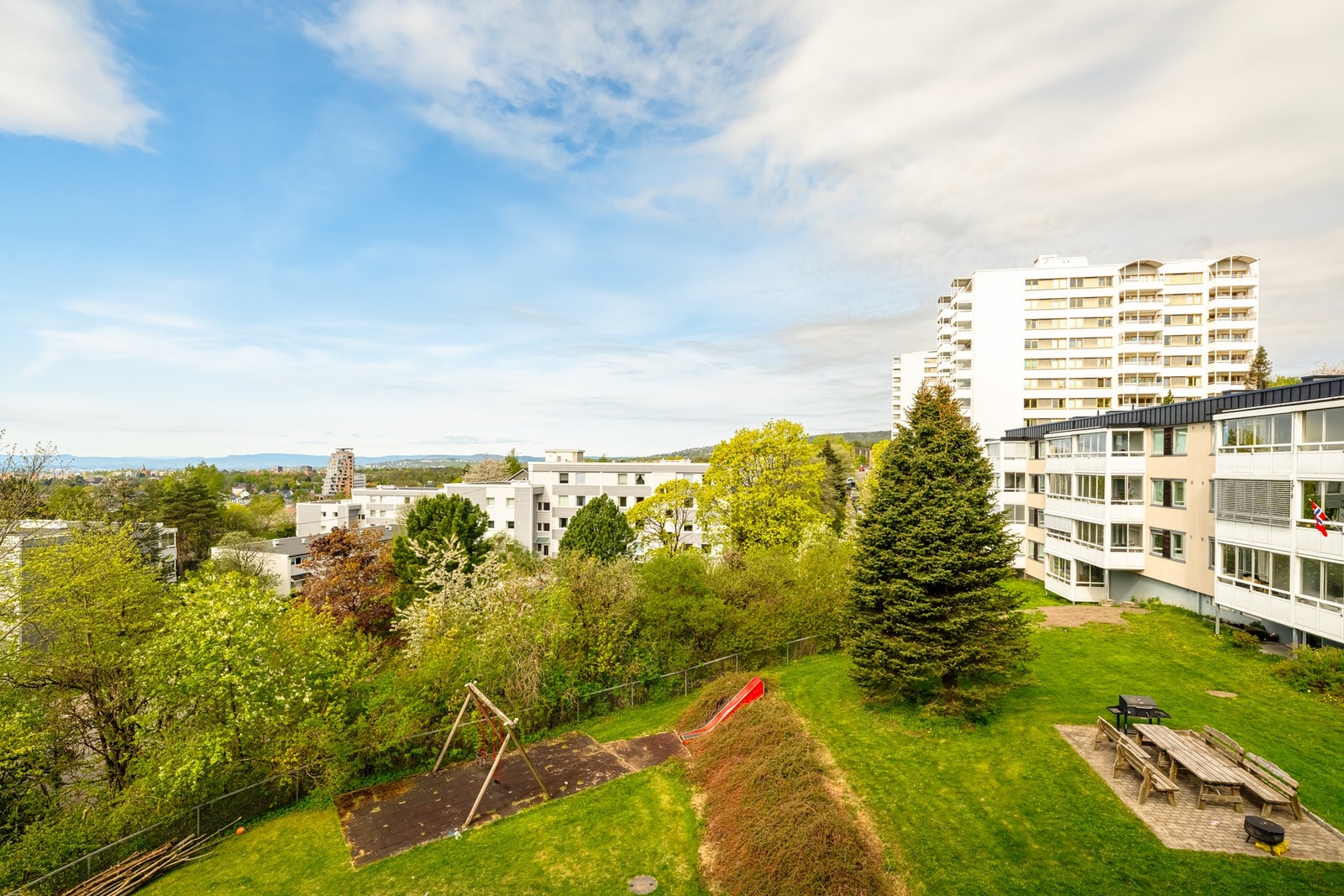 Her bor du fint til med frodig utsyn og lite innsyn. Galleribilde