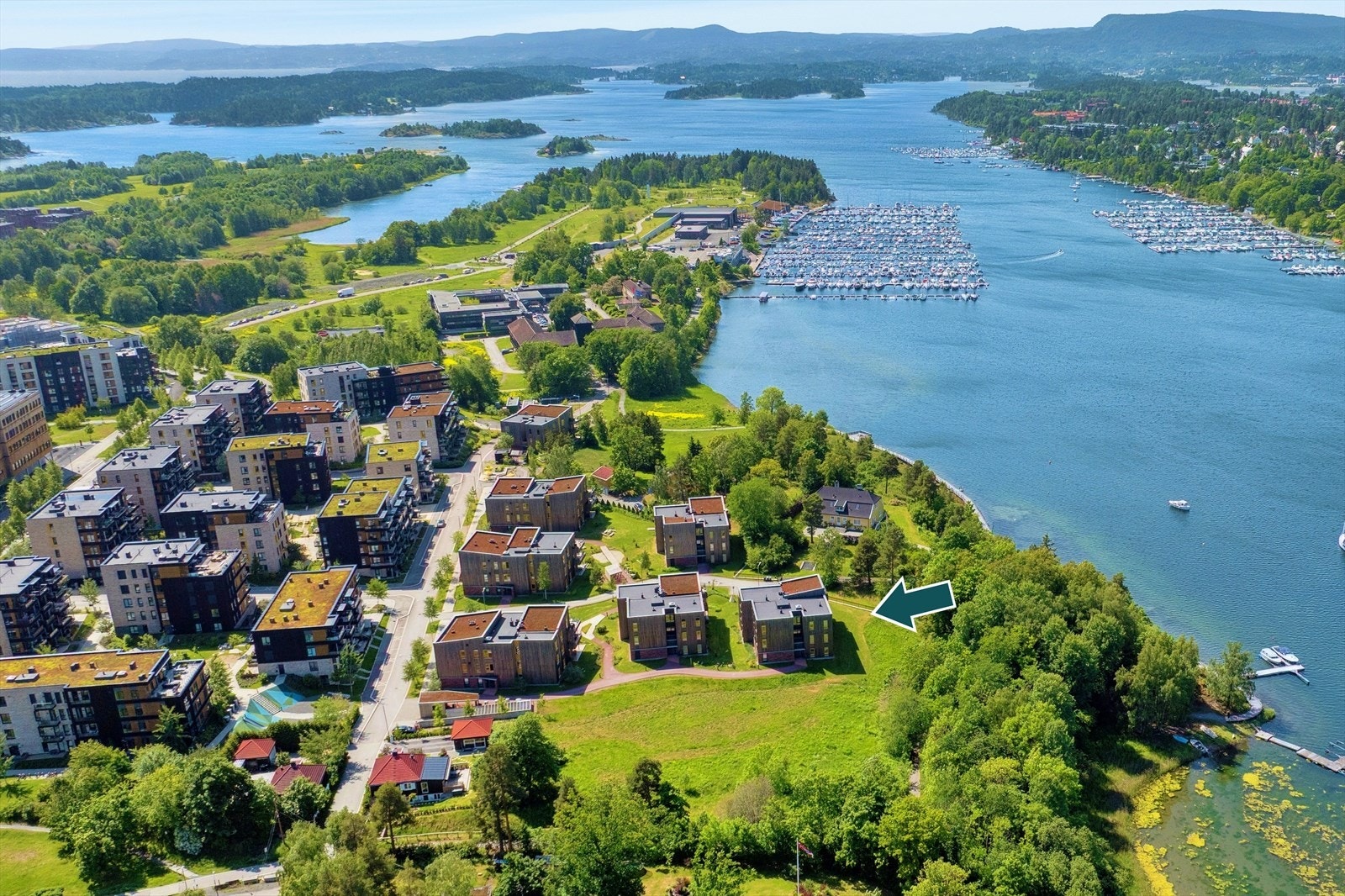 DNB Eiendom ved Bettina Due har gleden av og presentere Per Waalers vei 23, en attraktiv selveierleilighet på enden med åpen og skjermet beliggenhet mot friareal og sjøen. Galleribilde