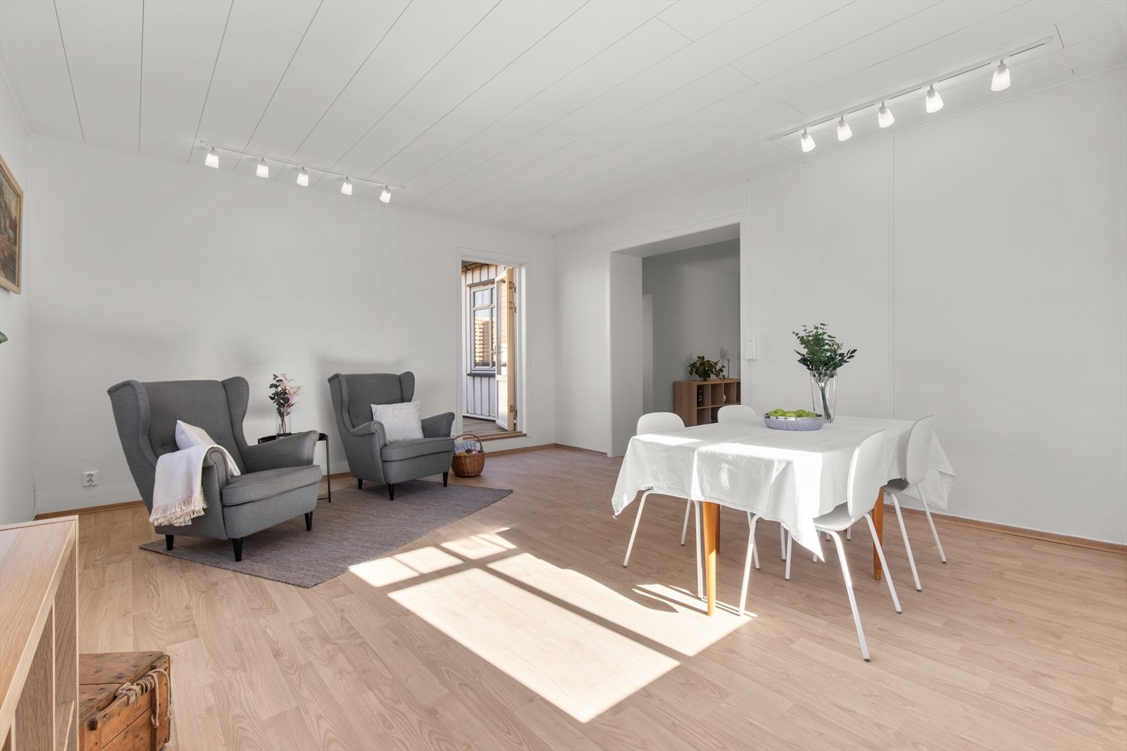 Utgang til terrasse på 14 m². Galleribilde