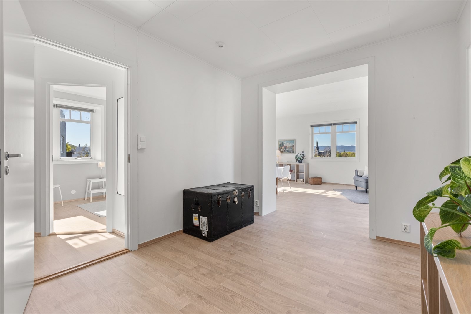 2. etasje har eget kjøkken, bad og sikringsskap og har vært leid ut for kr. 17.100,-. Galleribilde