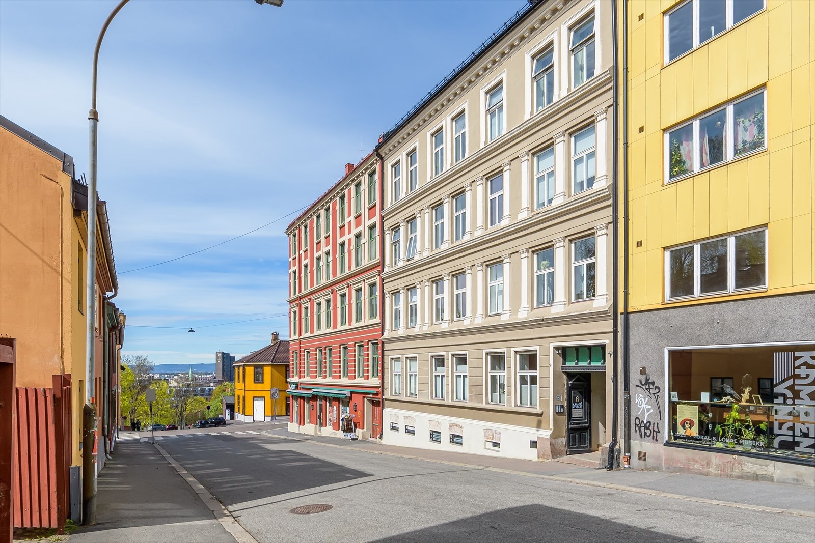 Med bussholdeplass kun ett minutt unna er kollektivtilbudet meget godt! Galleribilde