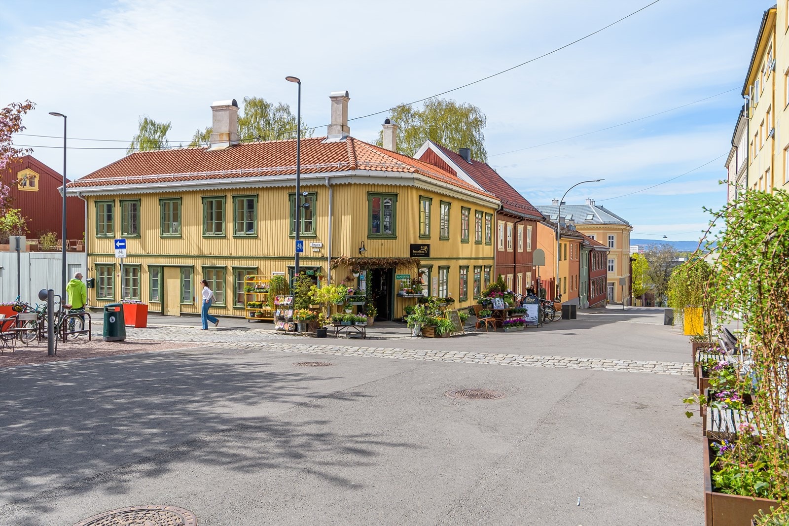 Koselige gågater med butikker og sjarmerende utstillinger langs gatene! Galleribilde