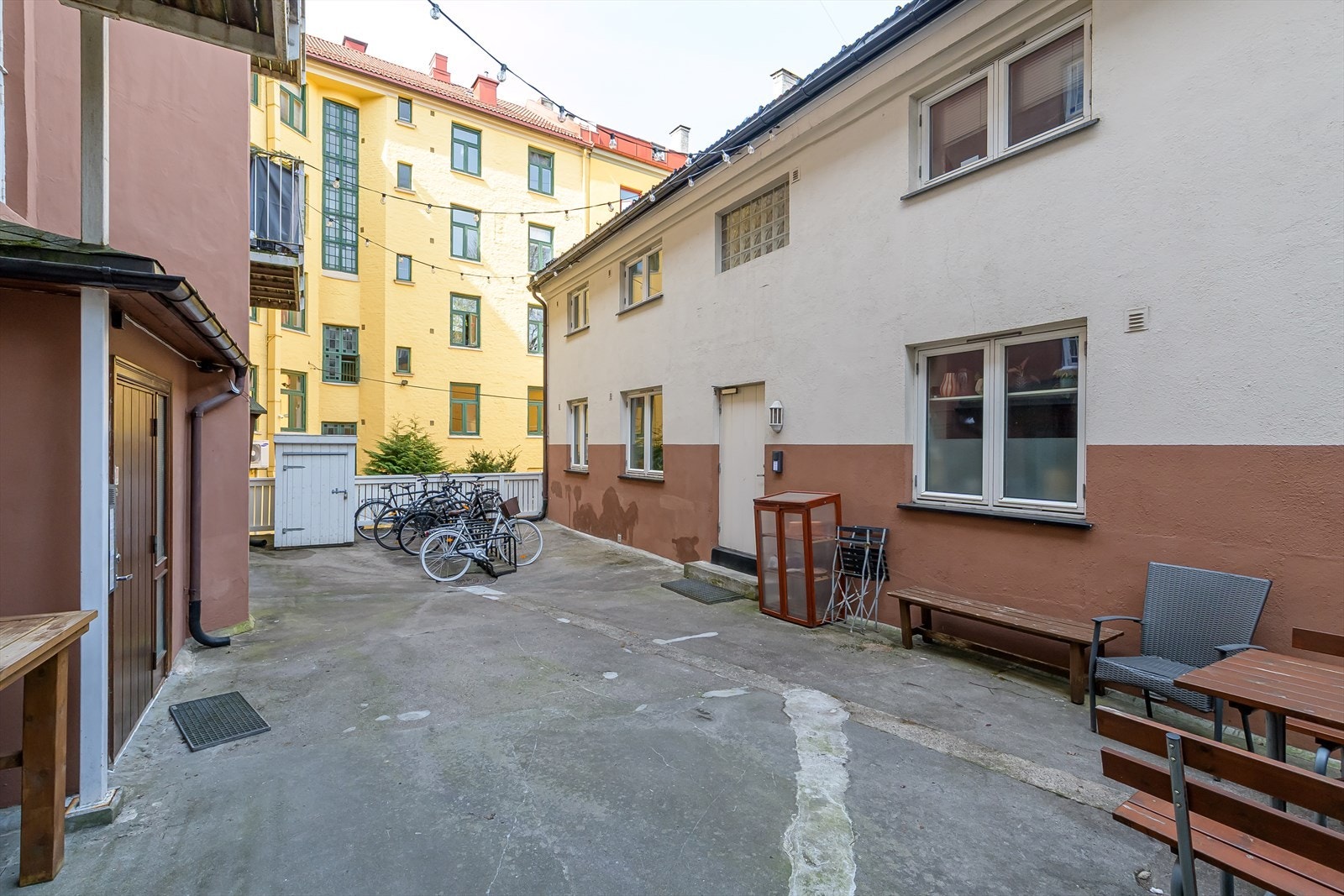 I bakgården er det også plass for sykkelparkering Galleribilde