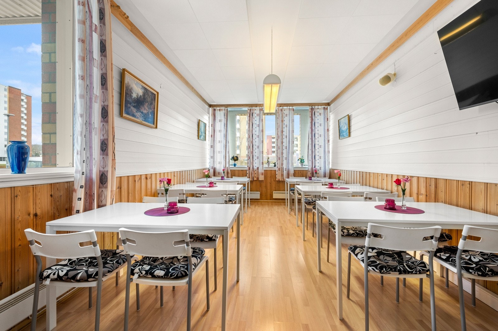 Felles forsamlingslokale med kjøkken i 1. etg. som kan leies for en billig penge. Galleribilde