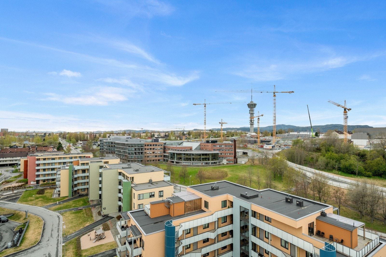 Attraktiv beliggenhet med utsikt til Tyholttårnet. Galleribilde