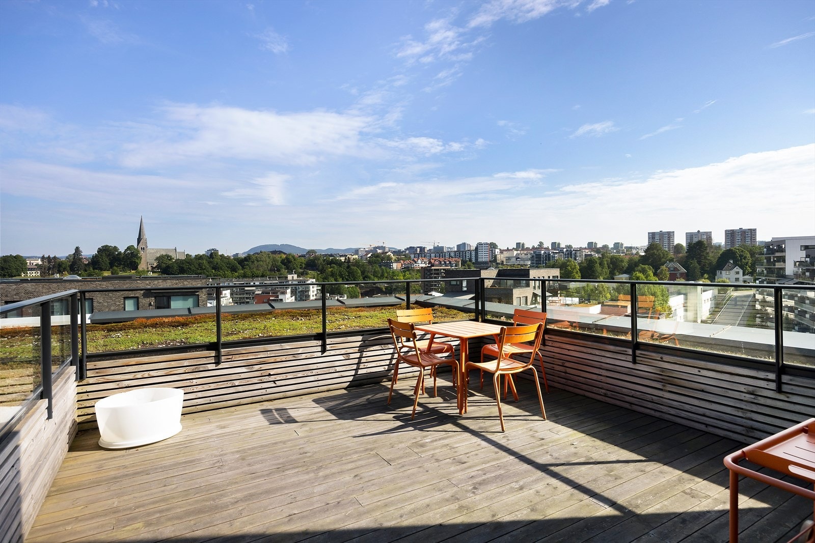 Felles takterrasse til glede for beboerne! Takterrassen avbildet tilhører oppgang 35 Galleribilde