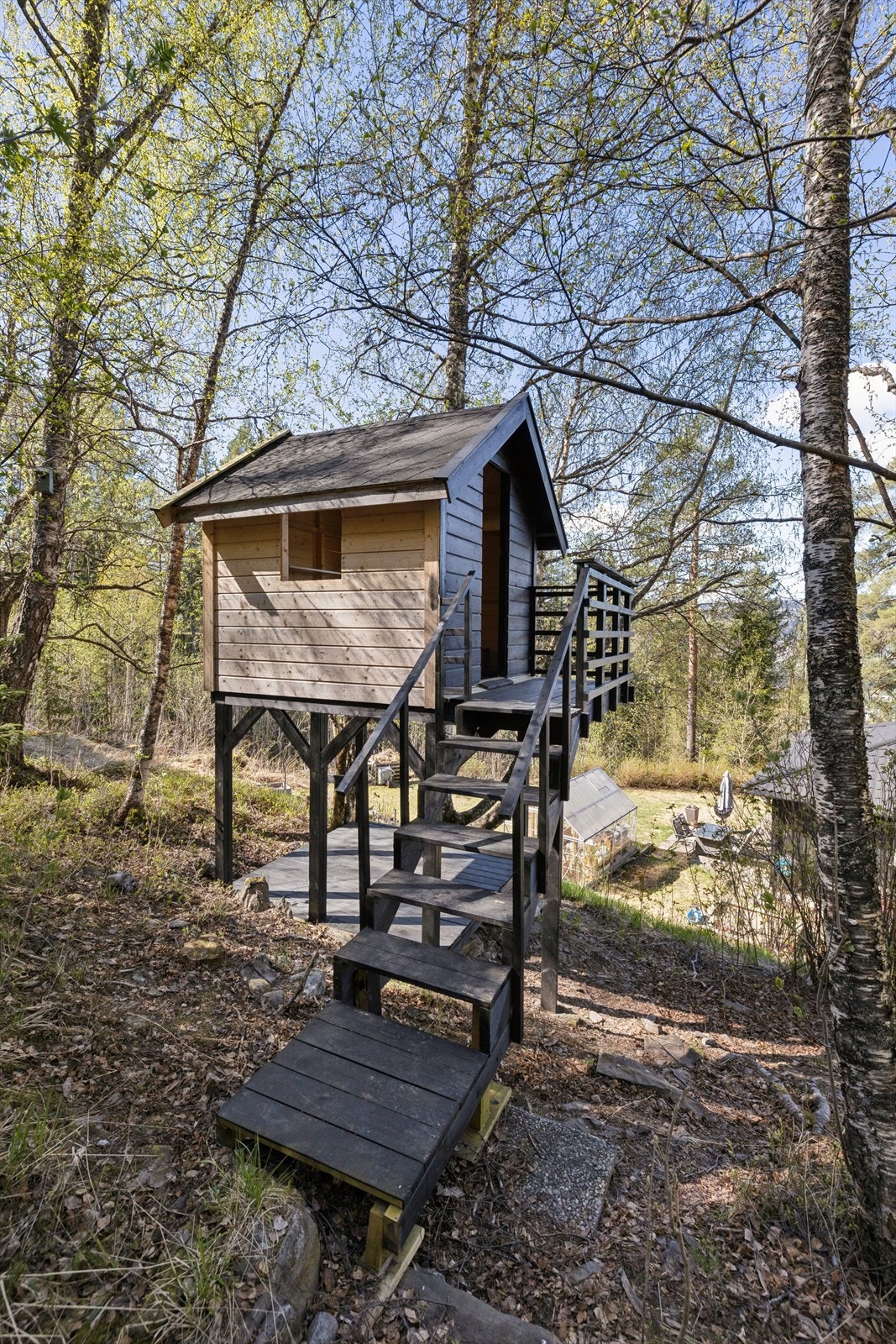 Lekestue i hagen for de minste. Galleribilde