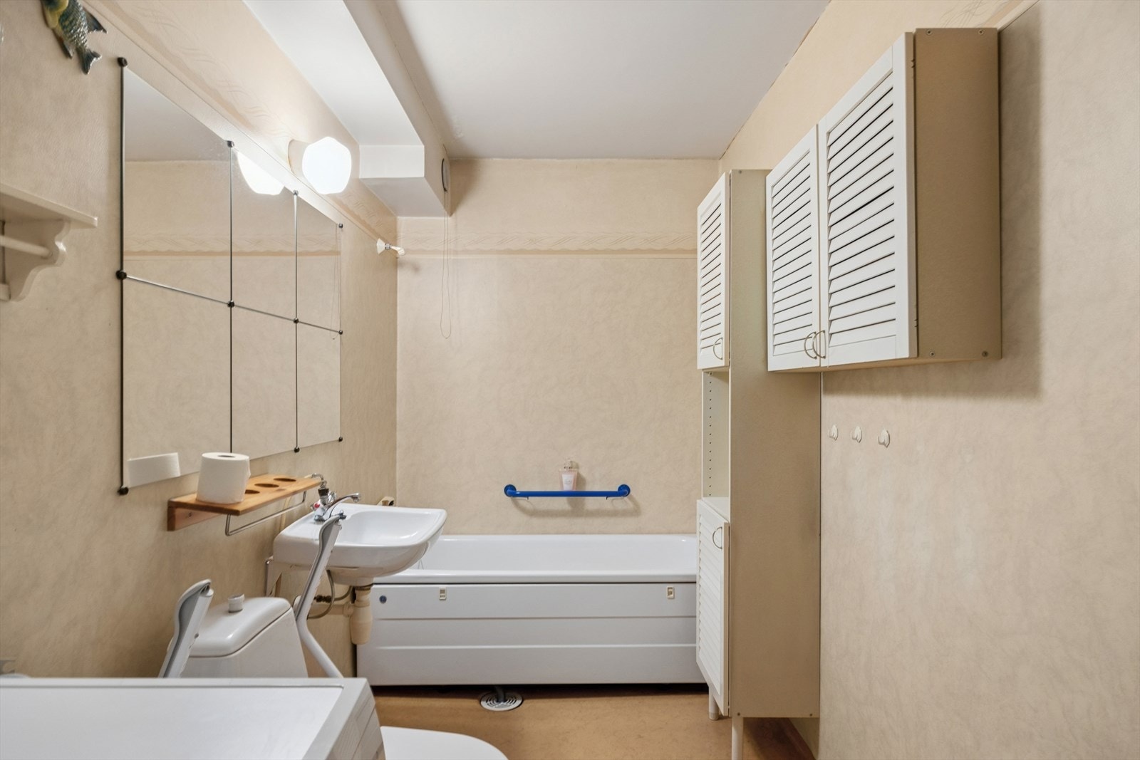 Det er opplegg for vaskemaskin på badet. Galleribilde