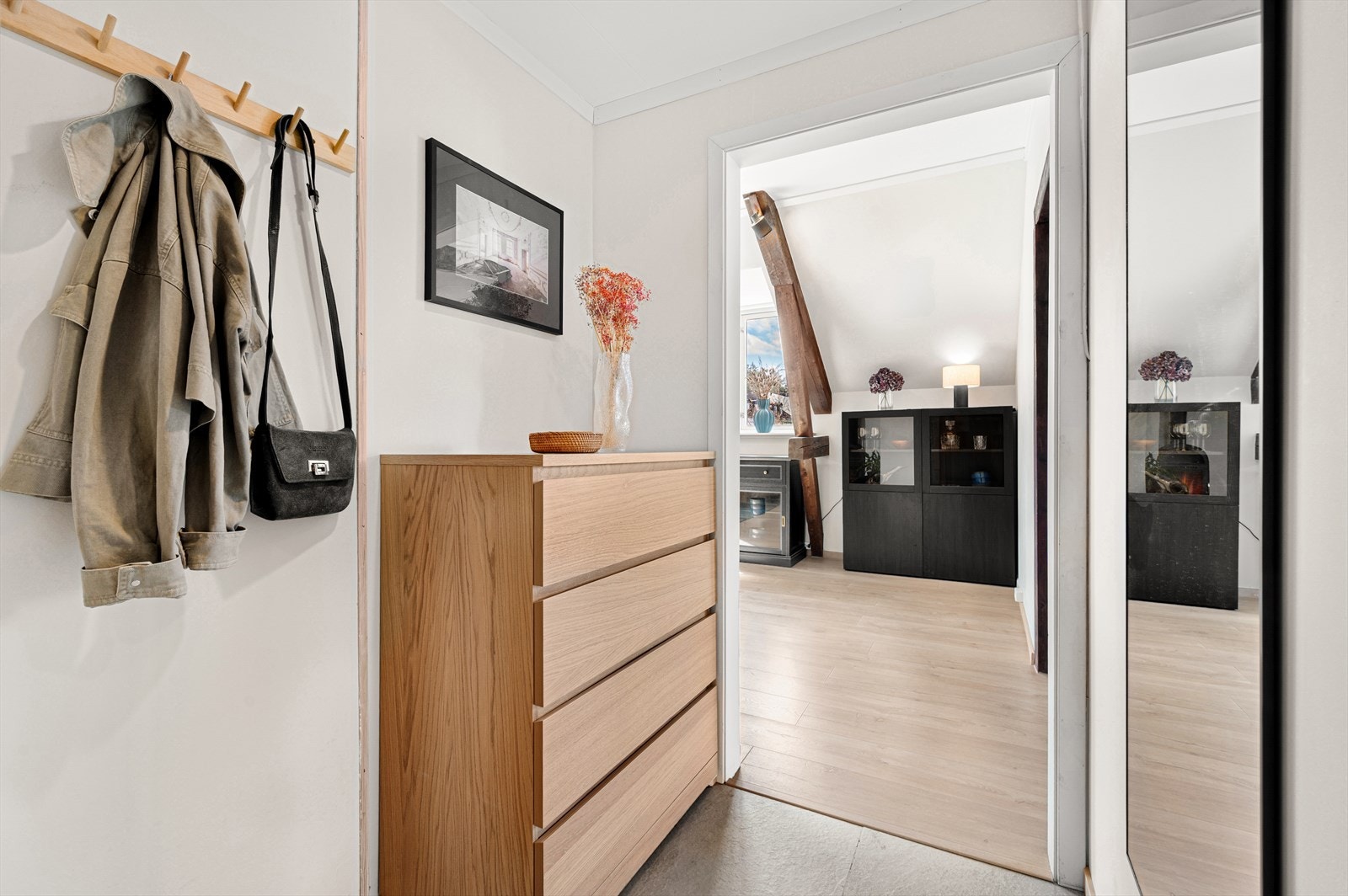 God plass til oppbevaring av yttertøy Galleribilde