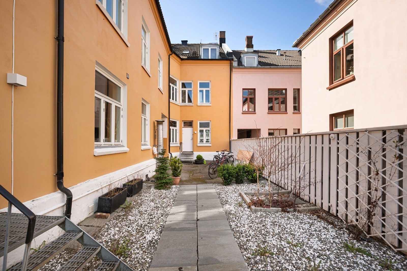 Kun 5 minutters gange til Solsiden Galleribilde