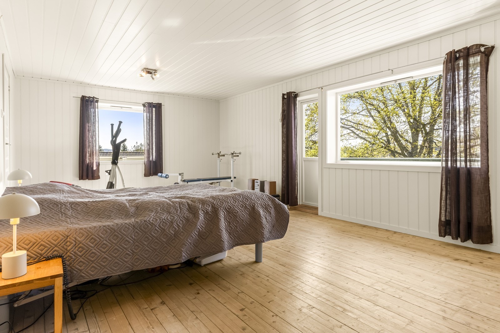 Soverommet gir rom til treningsapparater for de som ønsker å ha det. Direkte adkomst til badet. Galleribilde