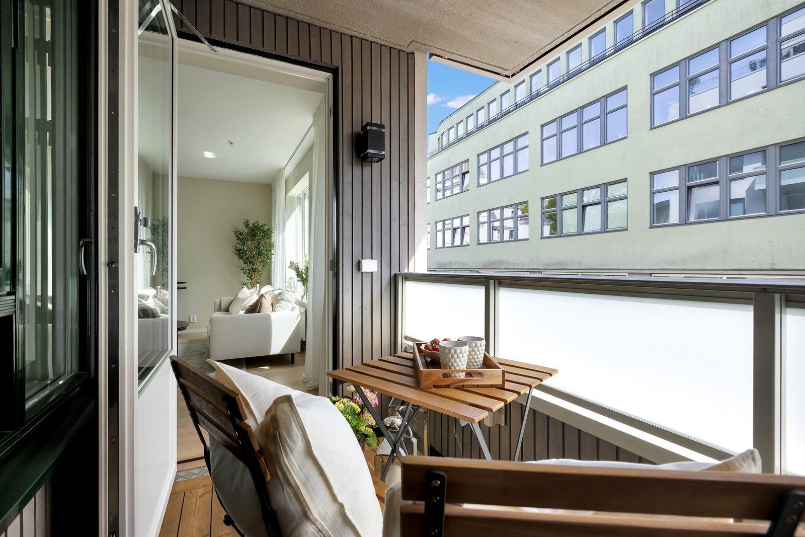 Her kan du flytte rett inn i en moderne og velholdt leilighet med gjennomgående god standard og kun TG1 i tilstandsrapporten. Galleribilde