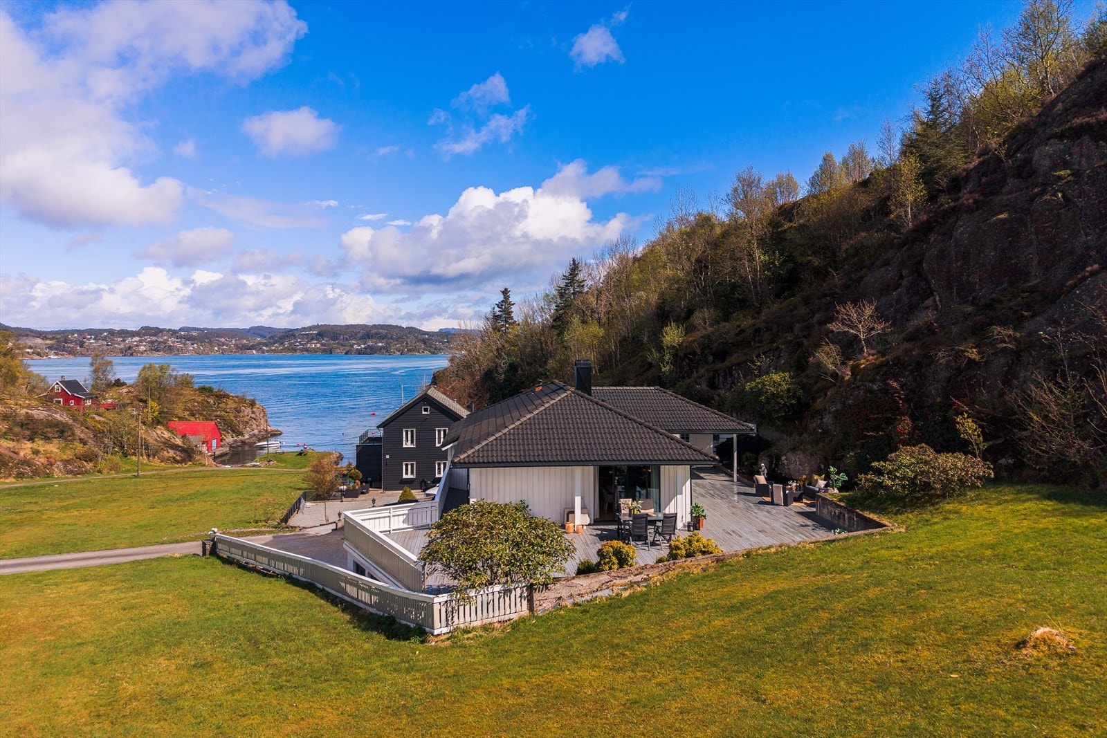 Kort vei til de ettertraktede turområdene i Alvøen og Alvøskogen. Galleribilde