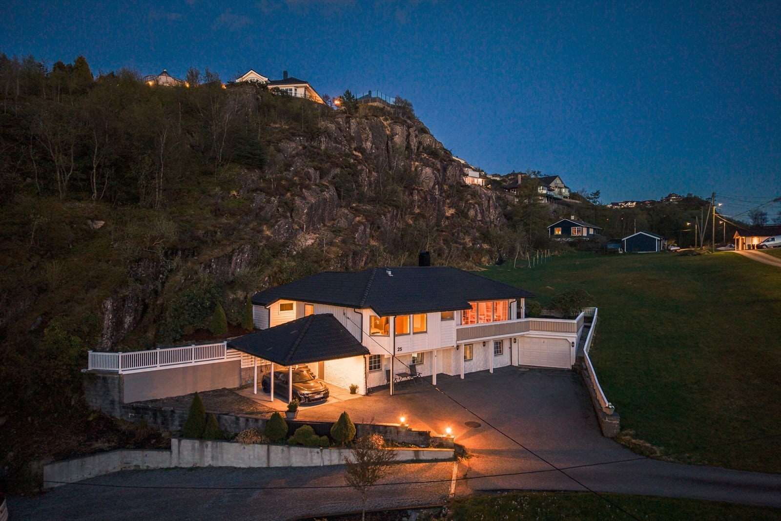 Garasjen på 42 m² er fra 2005. Galleribilde