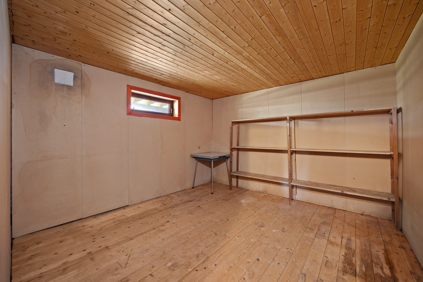 Kjelleren byr på flere rom med gode lagringsmuligheter. Galleribilde