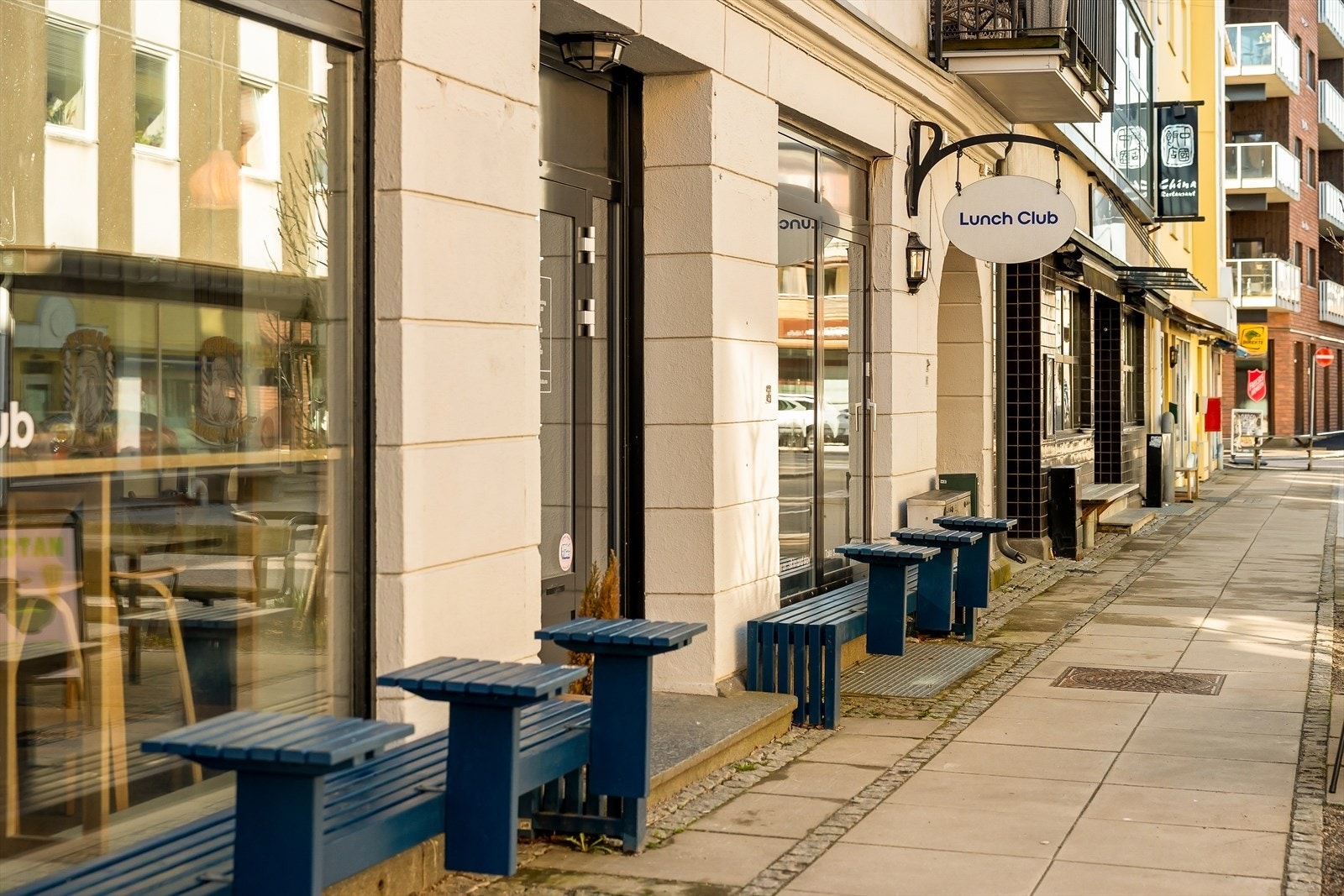 Gatelivet i sentrum byr på et variert utvalg av serveringssteder og butikker. Galleribilde