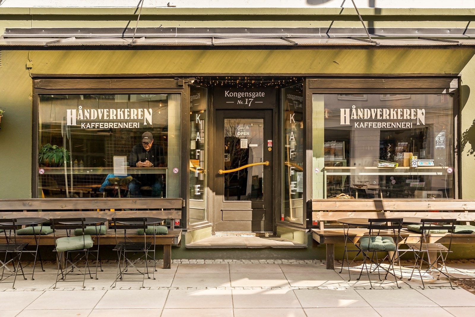 Nærmeste dagligvarebutikk, Joker Tomta, ligger kun to minutters gange unna. Galleribilde