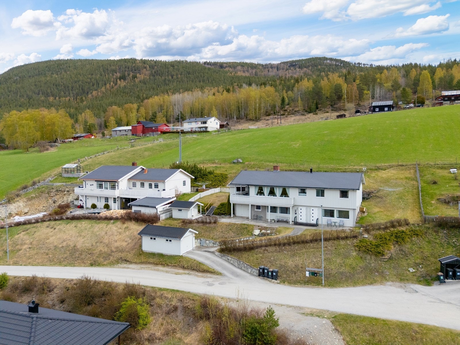 Herfra er det kort avstand til både barnehage, skoler og ulike servicetilbud. Galleribilde