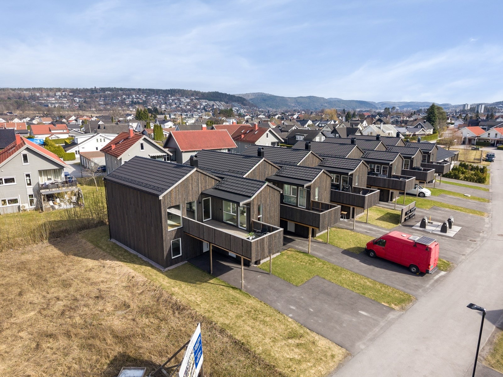 Boligen har en sentral beliggenhet på Tollnes, med kort vei til både Skien og Porsgrunn sentrum. Galleribilde