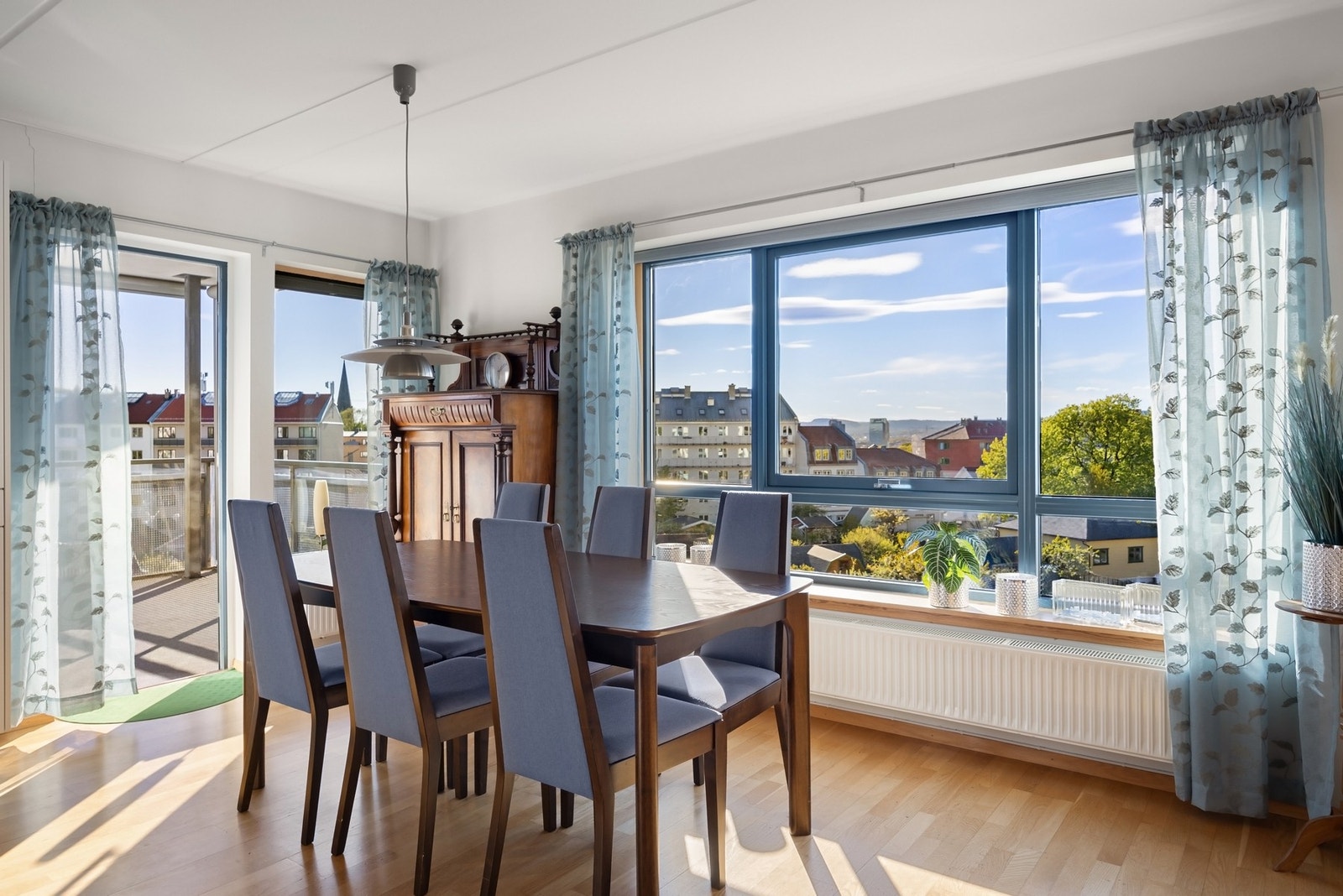 God plass til spisebord i stuen. Galleribilde