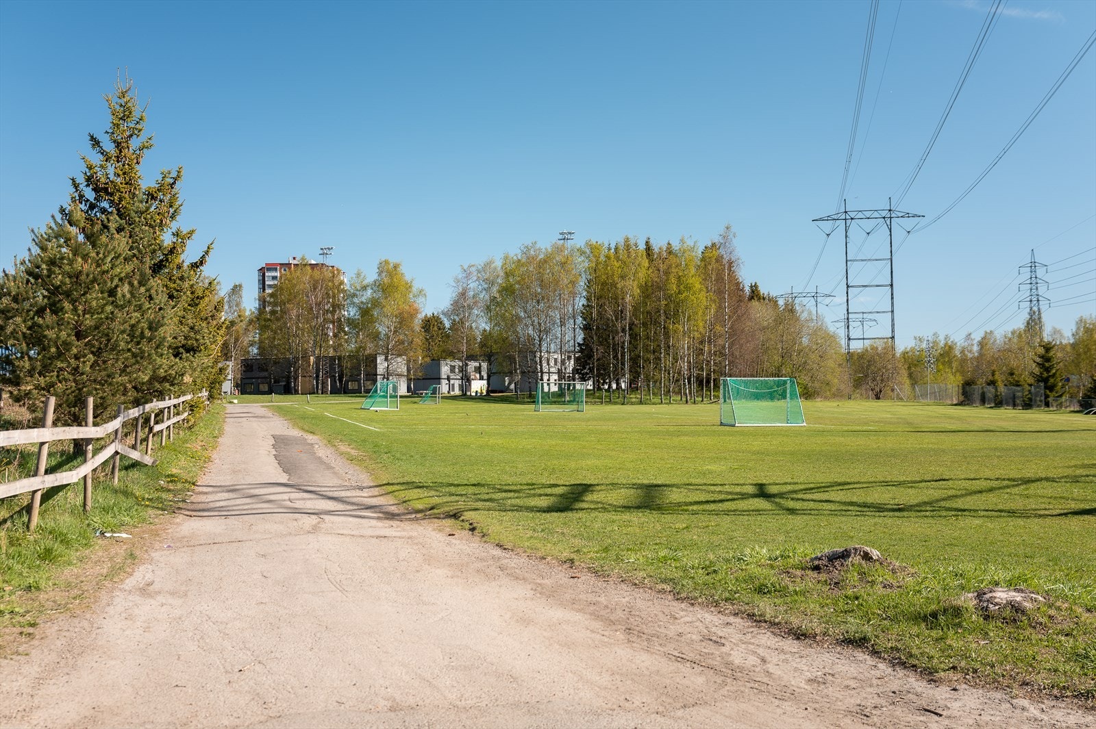 Her bor man med landlige omgivelser, samtidig som man har kort vei til Ellingsrud torg med handelsfasiliteter. Galleribilde