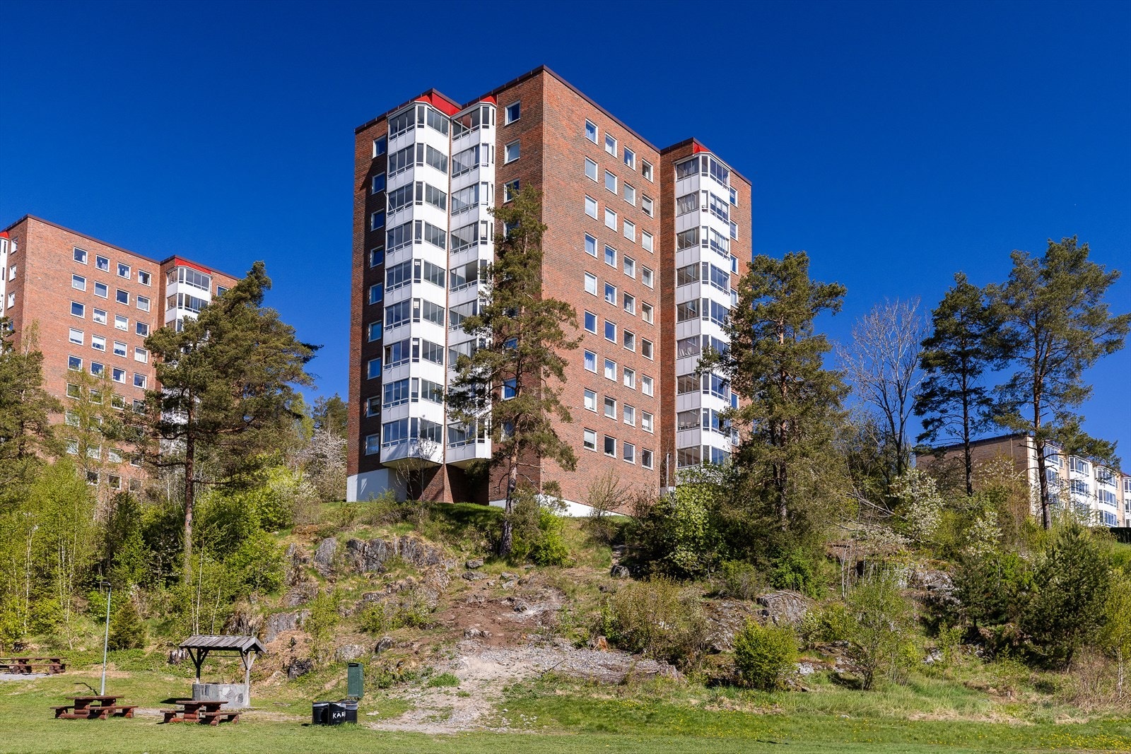 Her bor man høyt og fritt på Ellingsrudåsen med gåavstand til alt man trenger i hverdagen. Galleribilde