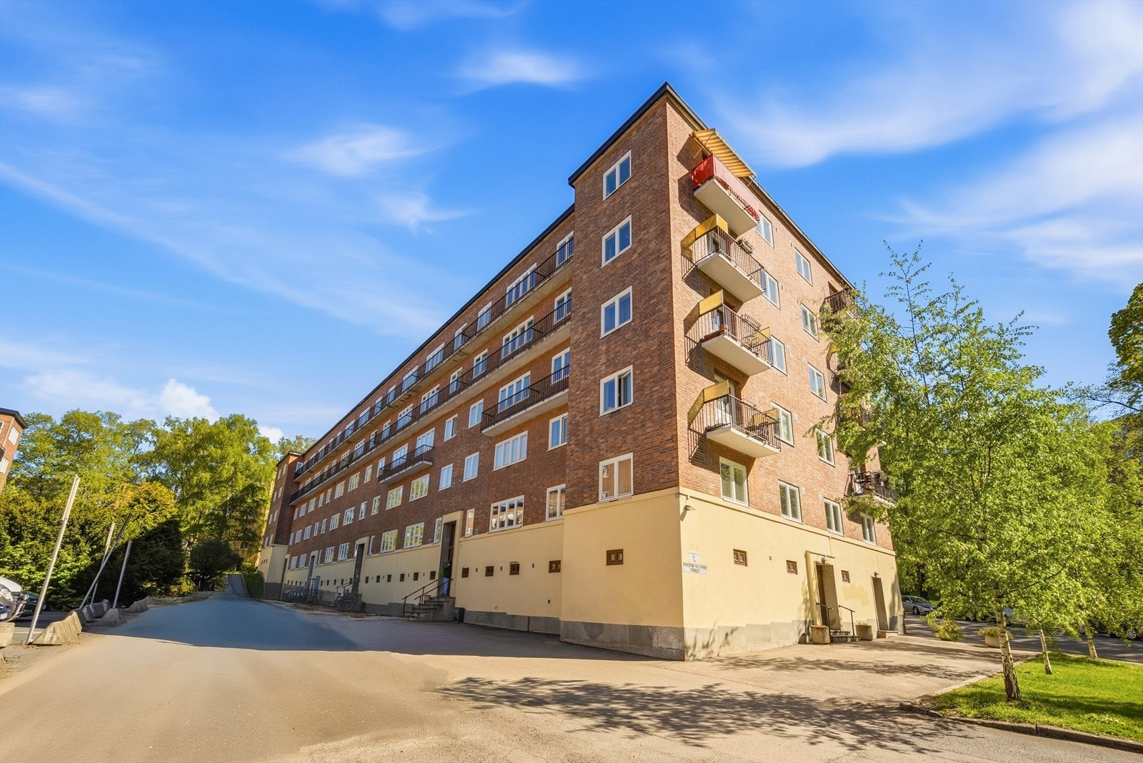 Båhusveien 12 har en rolig og tilbaketrukket beliggenhet. Galleribilde