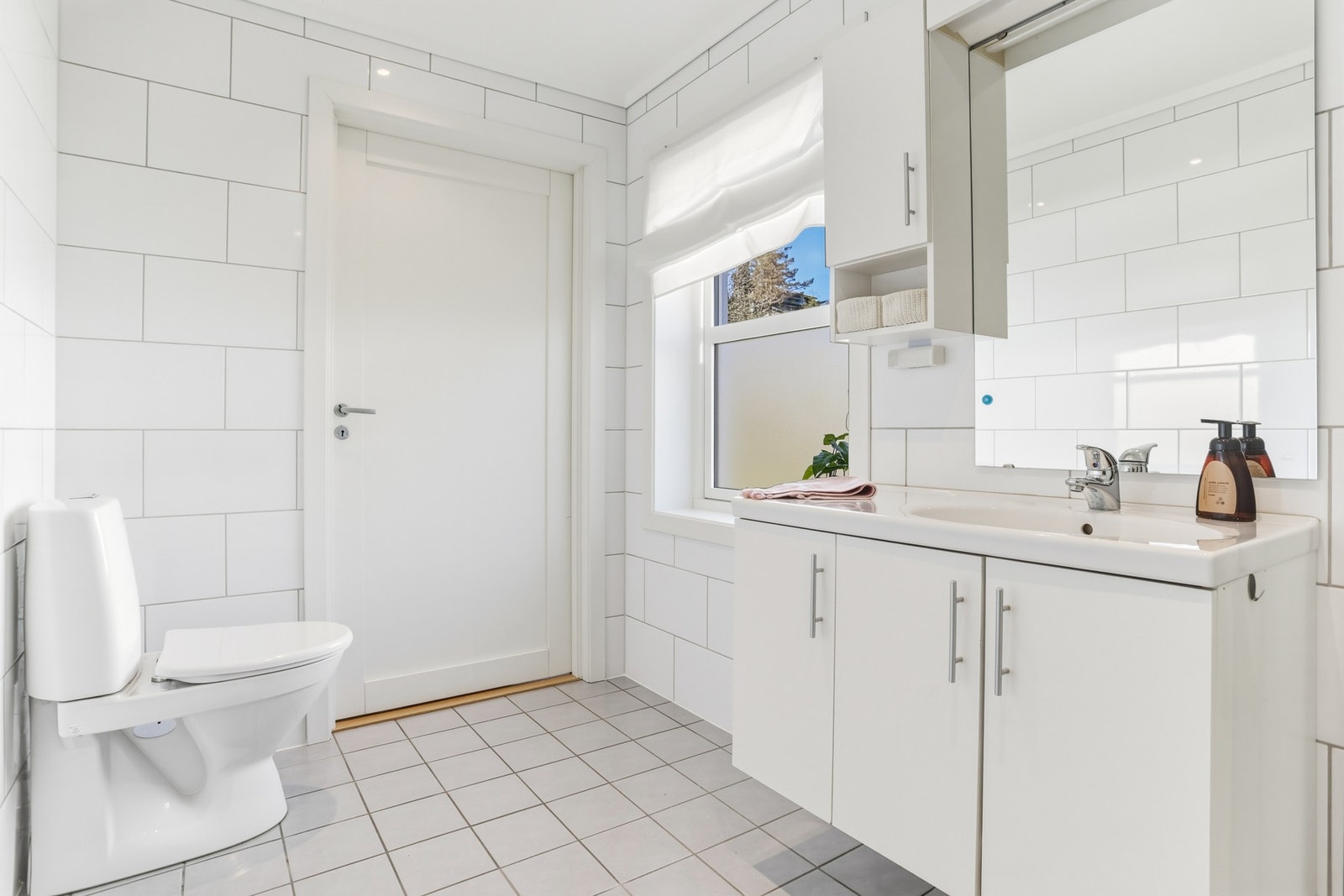 God belysning med downlights i himling Galleribilde