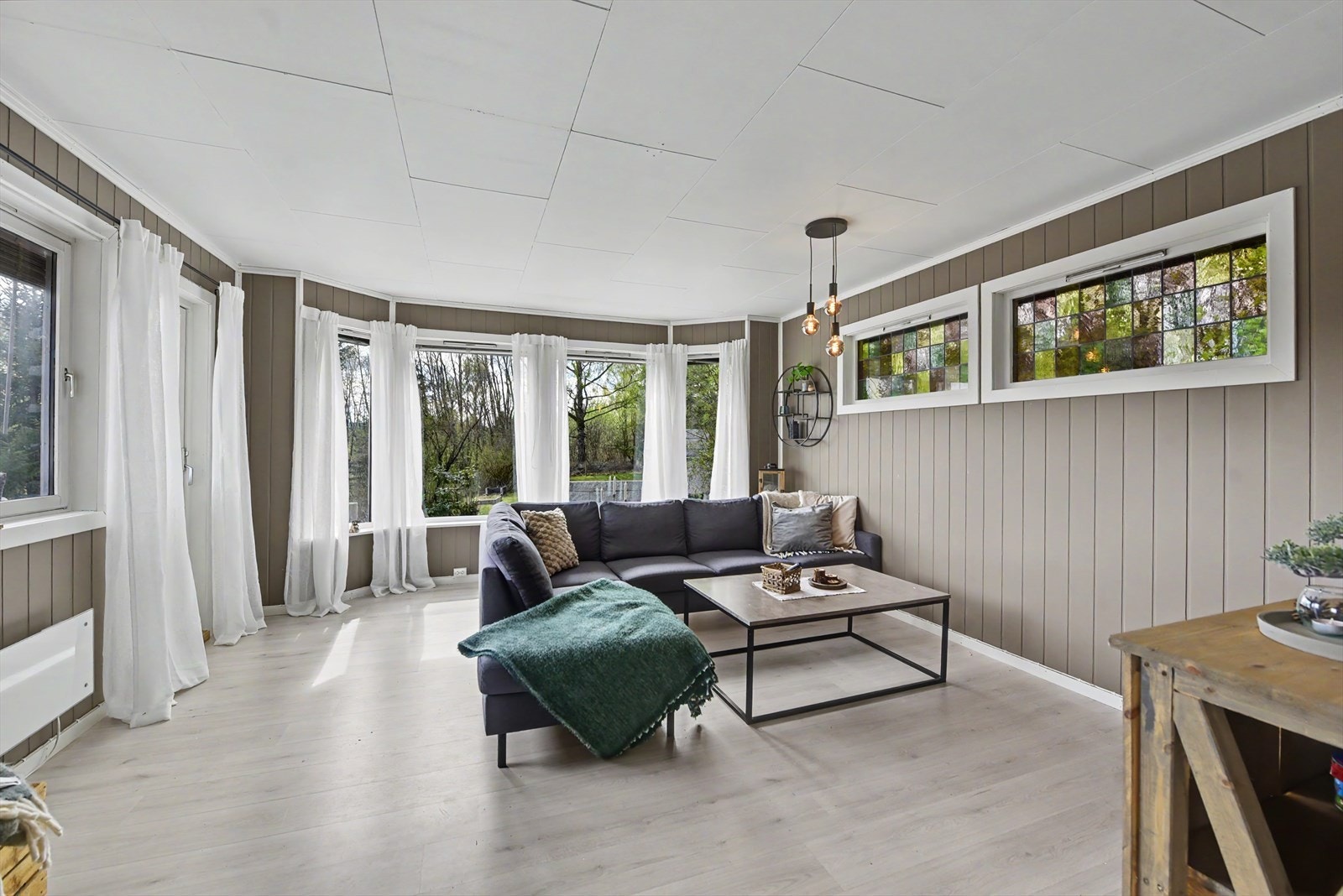 De mange vinduene i karnappet slipper inn rikelig med dagslys. Galleribilde