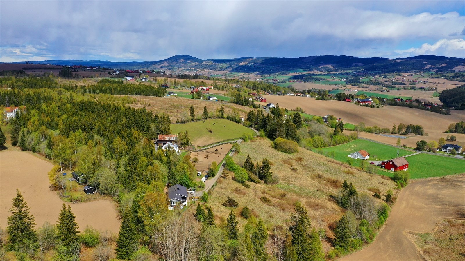 Området byr på svært gode turmuligheter i skog og mark, rett utenfor døren. Galleribilde