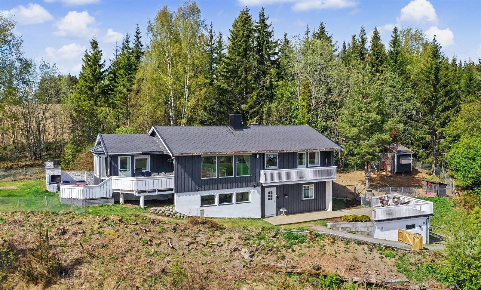 Velkommen til denne landlige eneboligen! Foto: Kjell Vidar Galleribilde