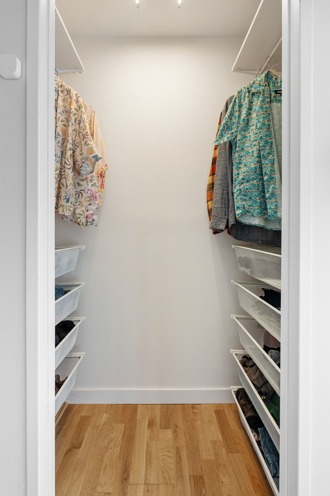 Godt med oppbevaringsplass i soverommene. Galleribilde