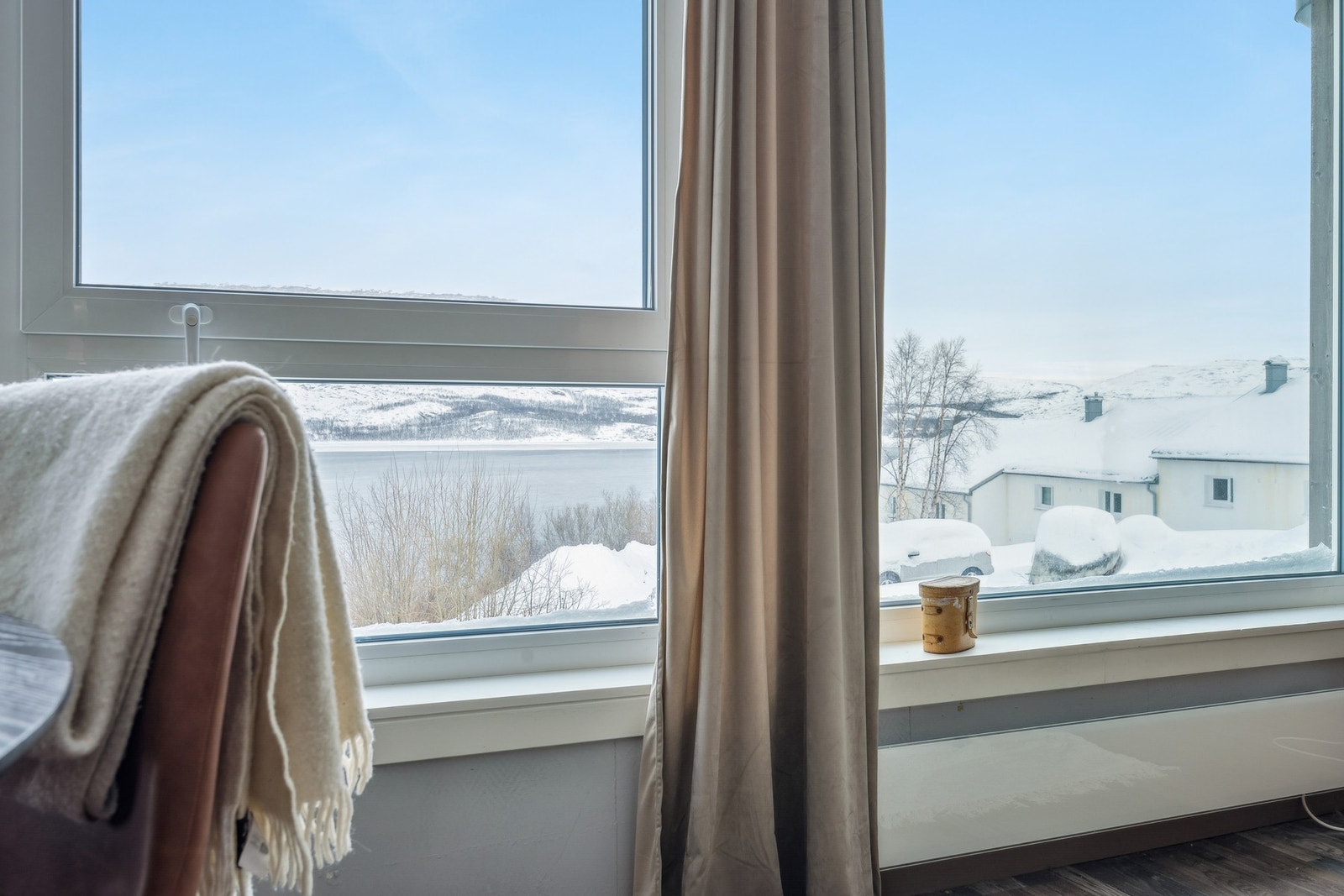 Fra stuen har du fantastisk utsikt over Bøkfjorden Galleribilde