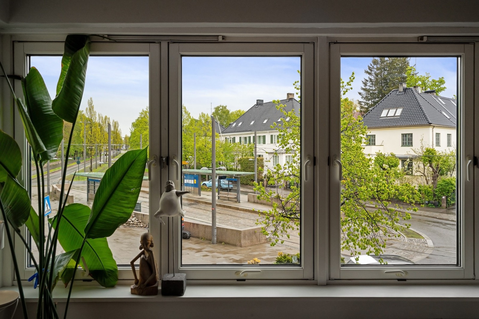 Leiligheten bærer preg av pent bruk, og har en flott beliggenhet ved Frognerparken. Galleribilde