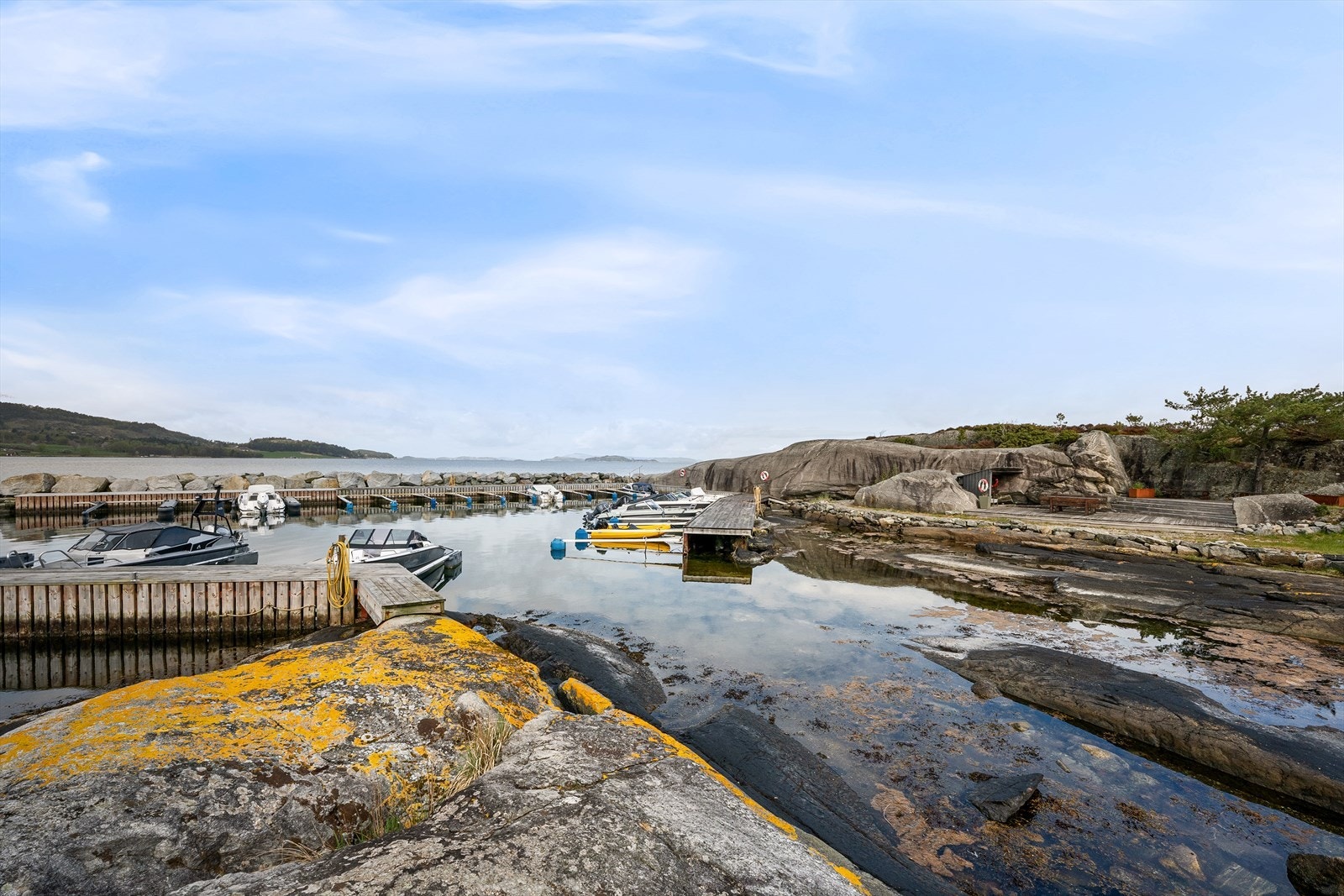 Småstrender for barna og vasse, bade og fange krabber. Et eldorado for familien. Galleribilde