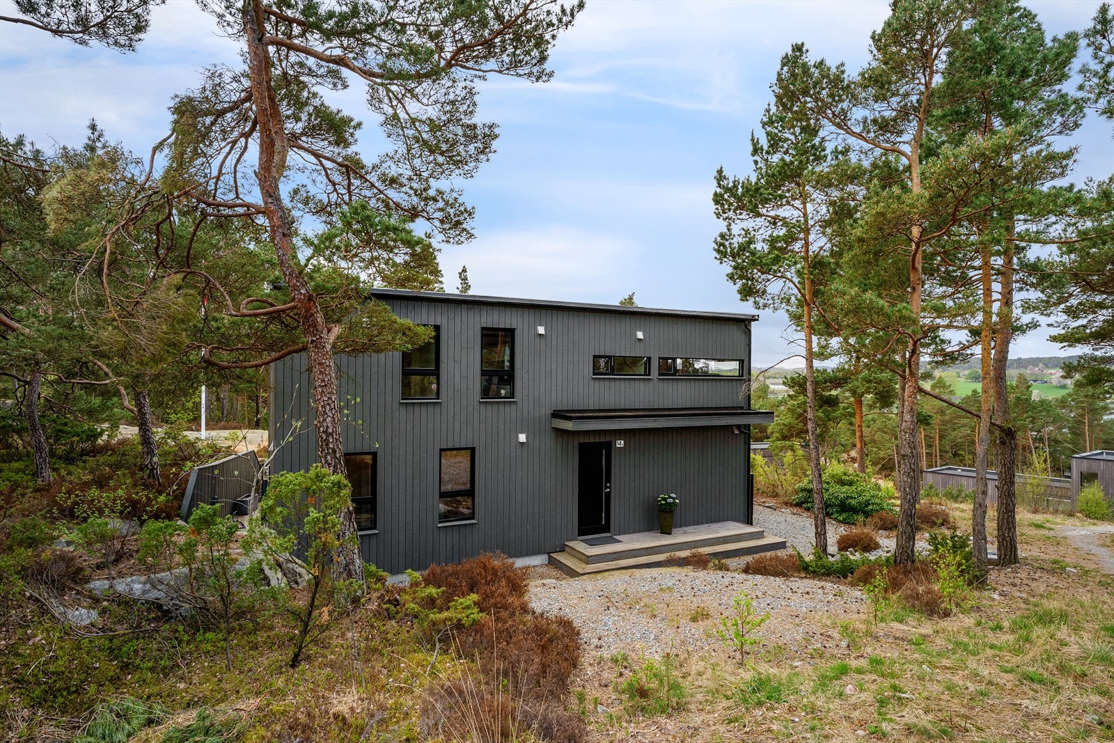 Fint tilbaketrukket i skogholtet. Skjermet og privat plassering. Galleribilde