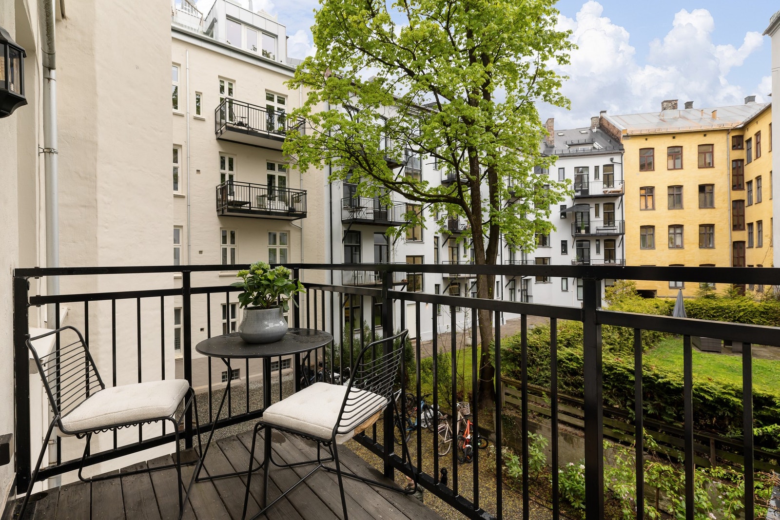 Nordvestvendt balkong på omtrent 5 m² med direkte utgang fra soverommet. Galleribilde