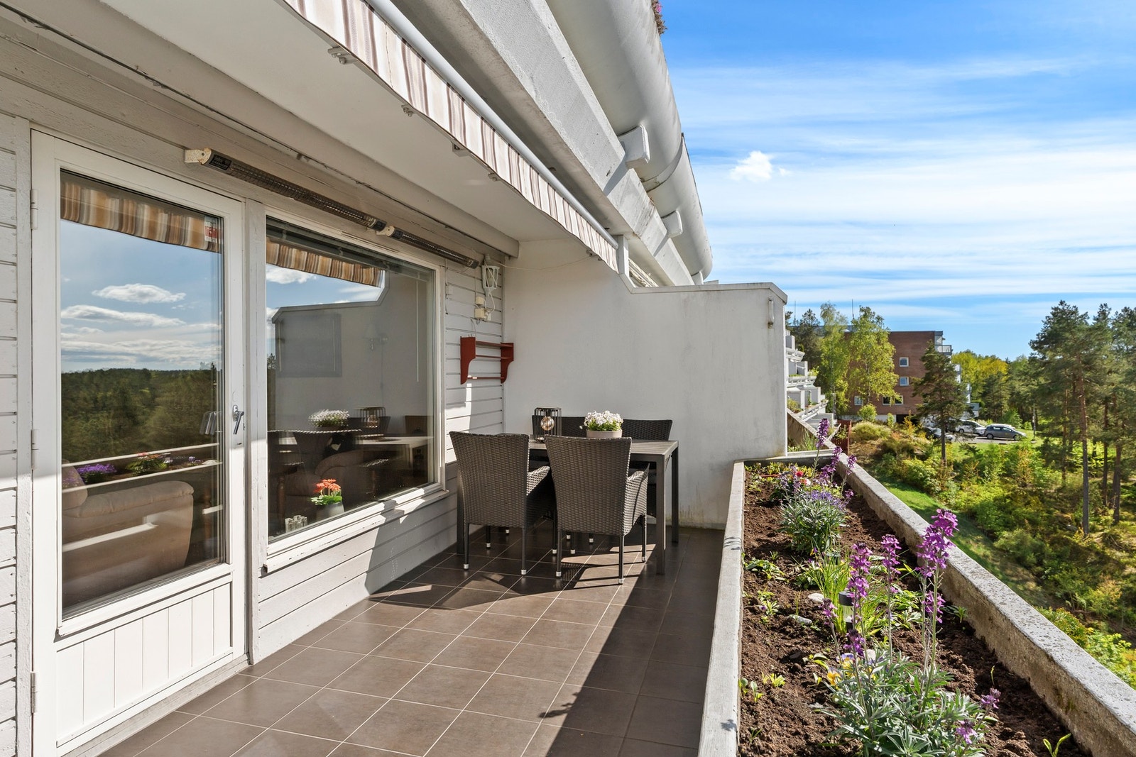 God plass til sittegrupper og grill. Galleribilde