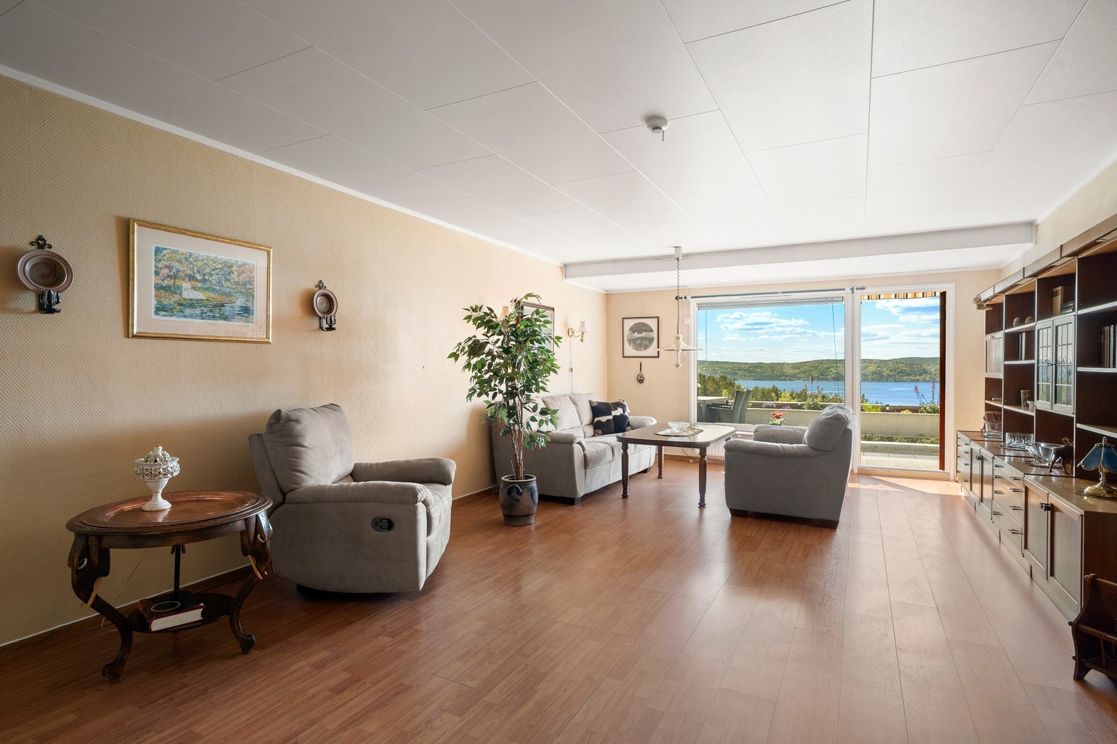 Leiligheten ligger i 2. etasje og byr på fantastisk utsikt over Oslofjorden. Galleribilde