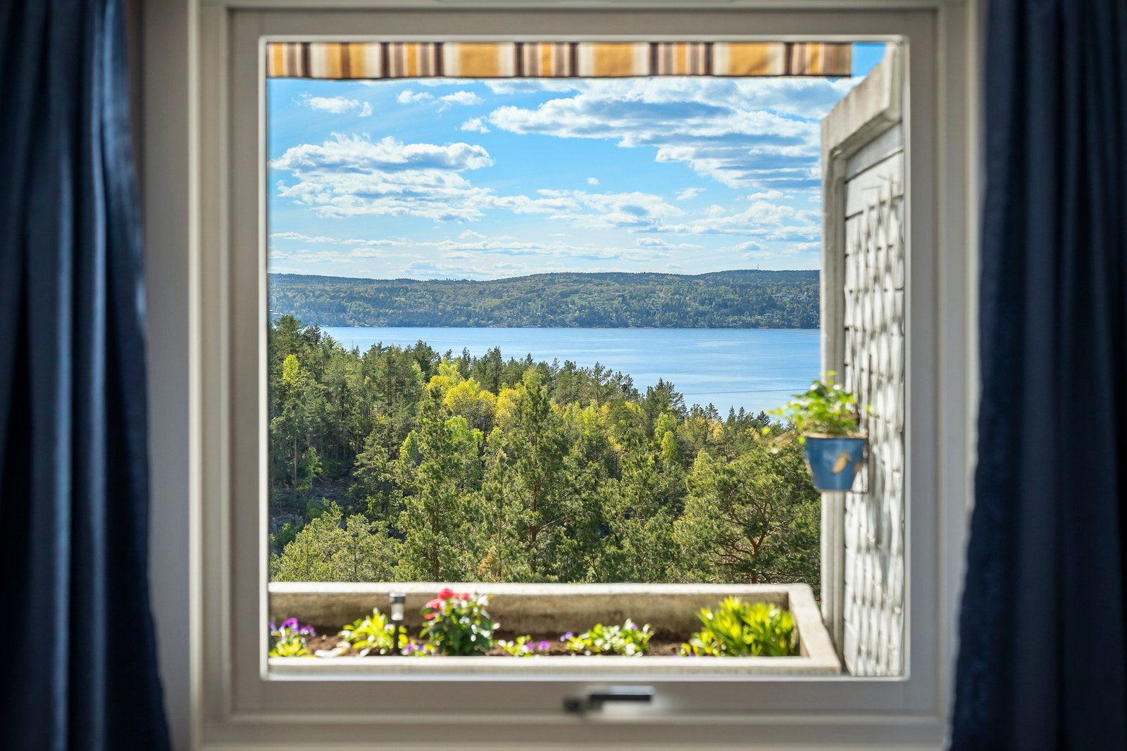 Soverom 1 har også fantastisk utsikt. Galleribilde