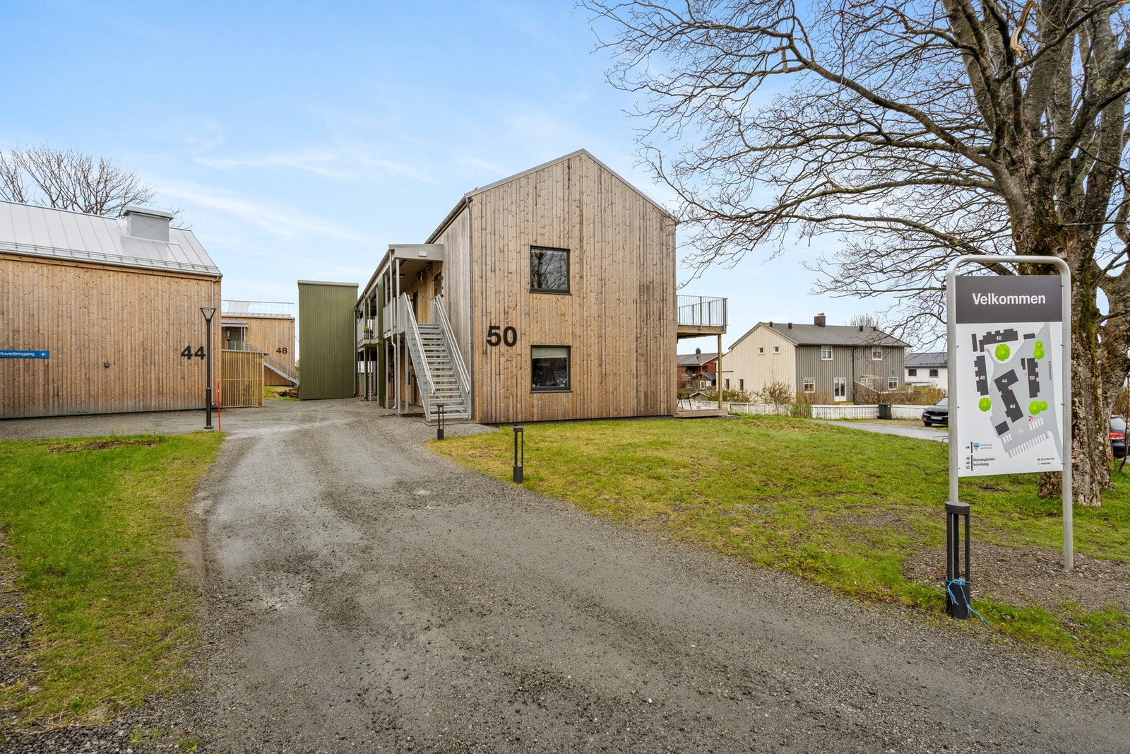 Parkering av bil skjer på biloppstilling på borettslagets fellesparkering som deles i fellesskap med hjemmetjenesten. Galleribilde