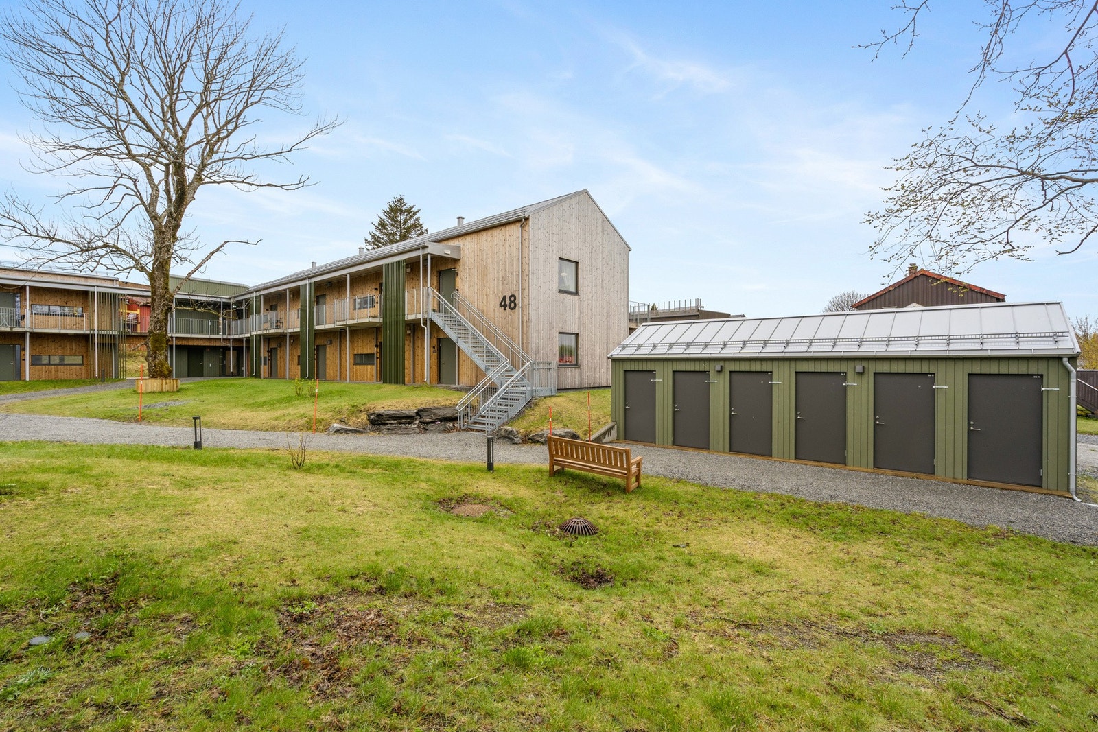 Prestegården Borettslag består samlet av 24 nyere oppførte leiligheter med gangavstand til det meste man måtte trenge. Hver leilighet disponerer utvendig merket bodplass på ca. 5 m². Galleribilde