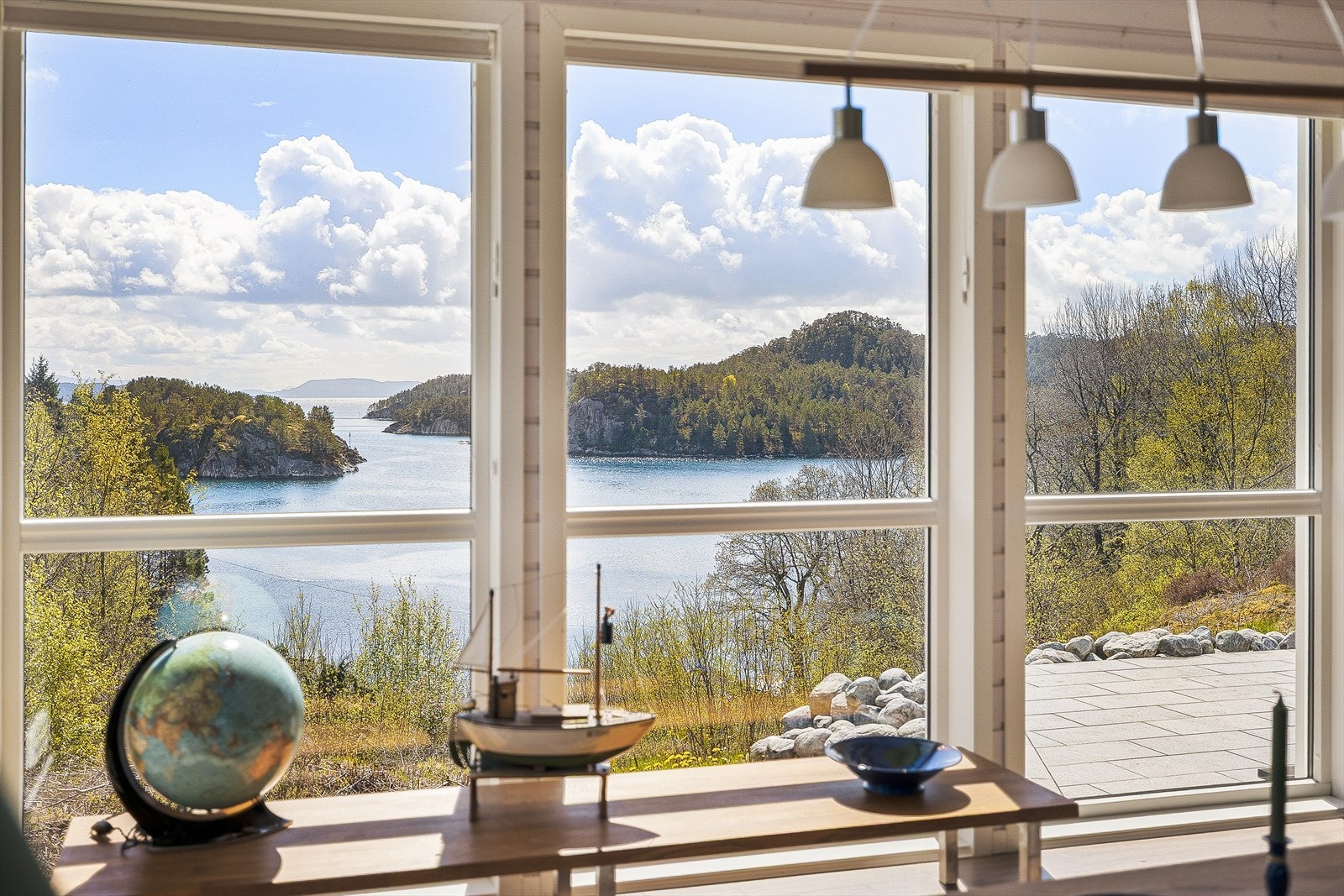 Her får man følelsen av å sitte midt i naturen, med et levende landskap som stadig endrer karakter gjennom vær, lys og årstider. Galleribilde