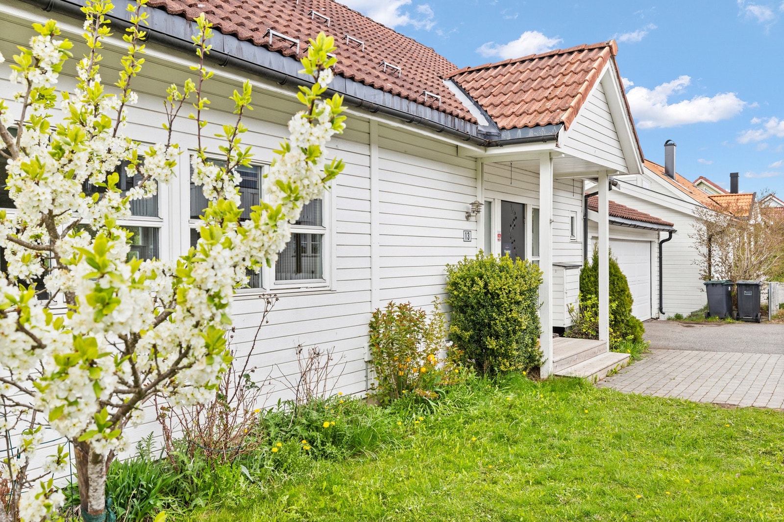 Eiendommen sett fra adkomstvei Galleribilde