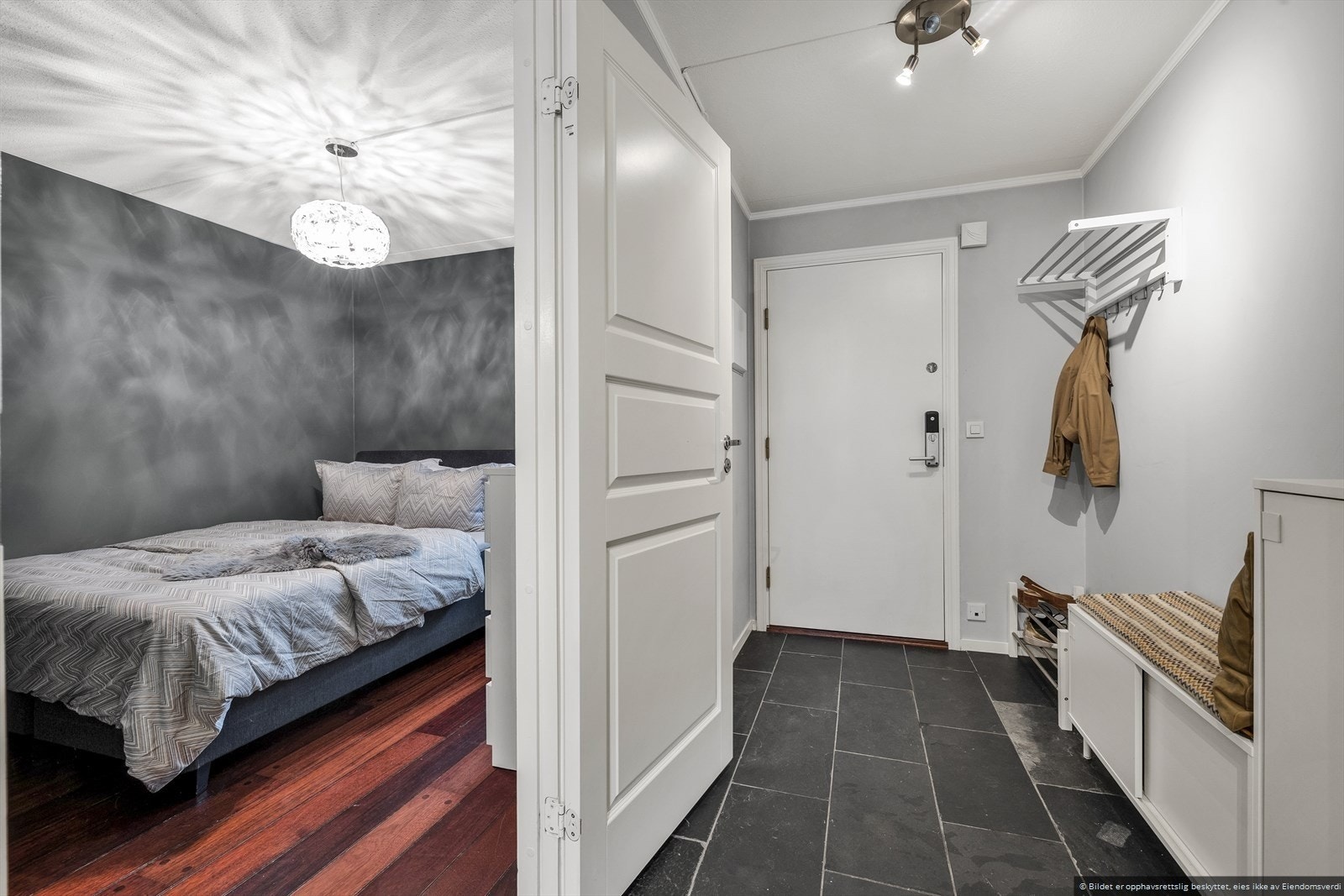 Soverom/entree Galleribilde