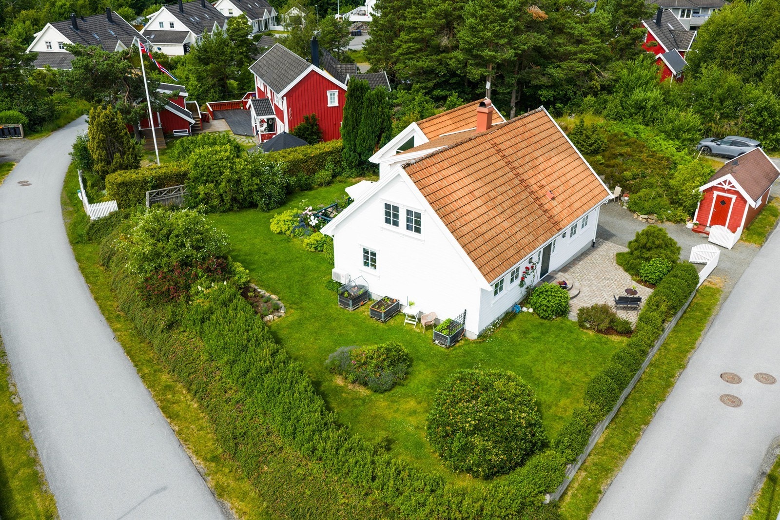 Eiendommen ligger i familievennlig område med gode oppvekstvilkår Galleribilde