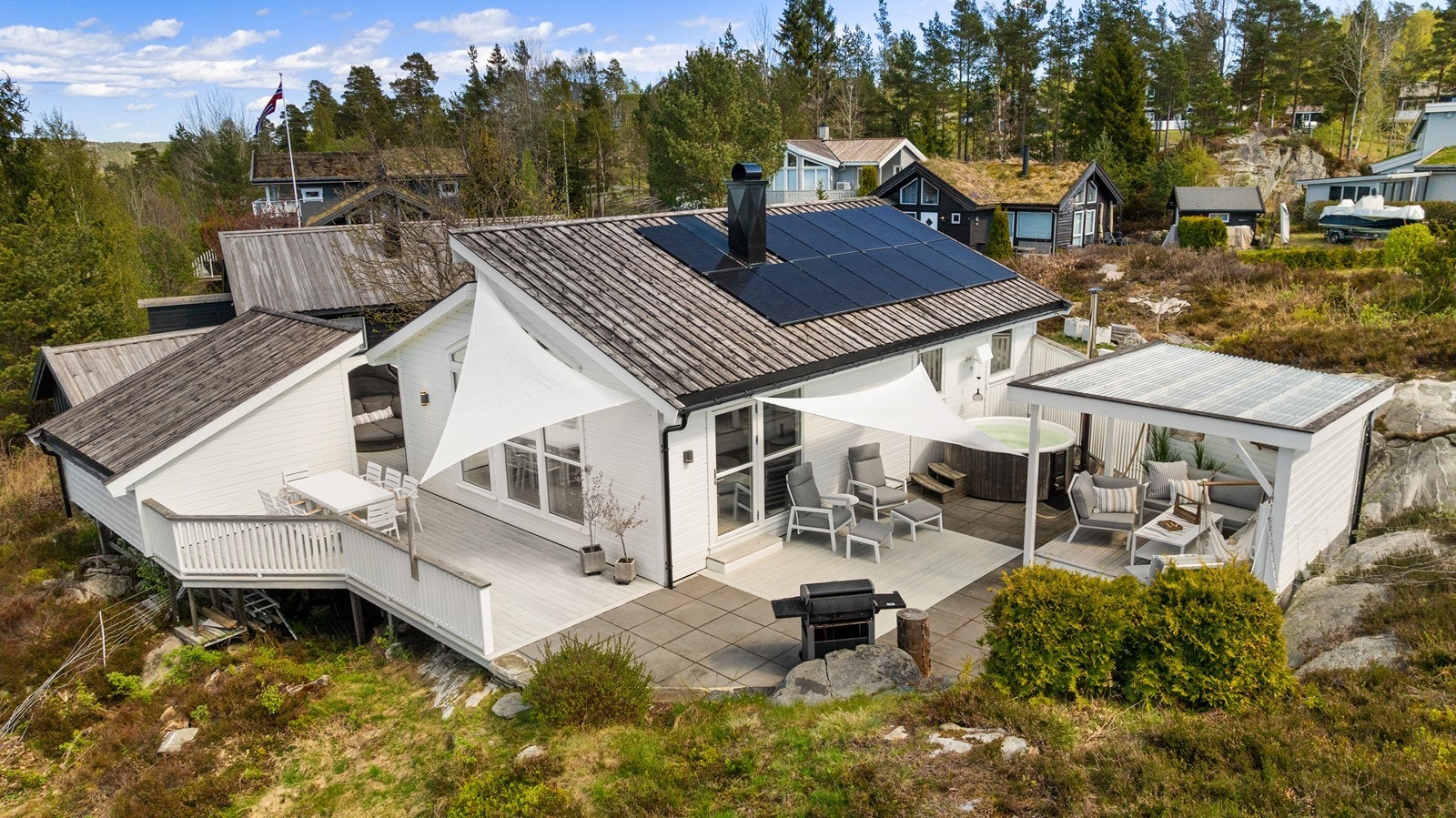 Nytt yttertak i 2017, og solcellepanel på taket i 2018. Galleribilde