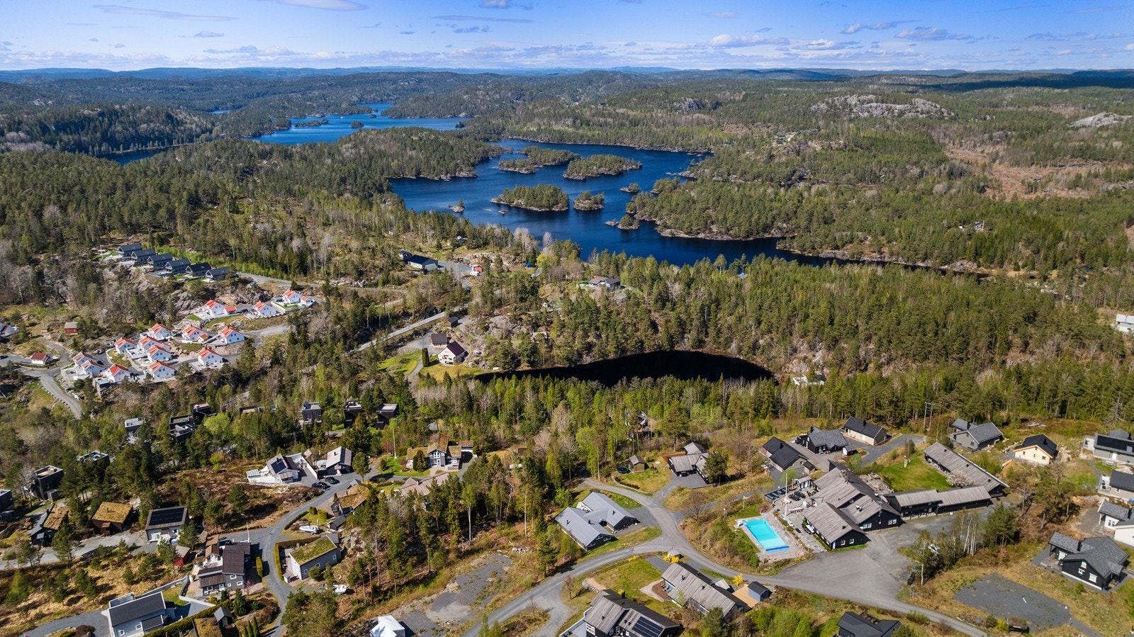 Breiungen og Skarvann tilbyr ferskvann, ypperlig for kano og kajakk, bade, sup osv. Galleribilde